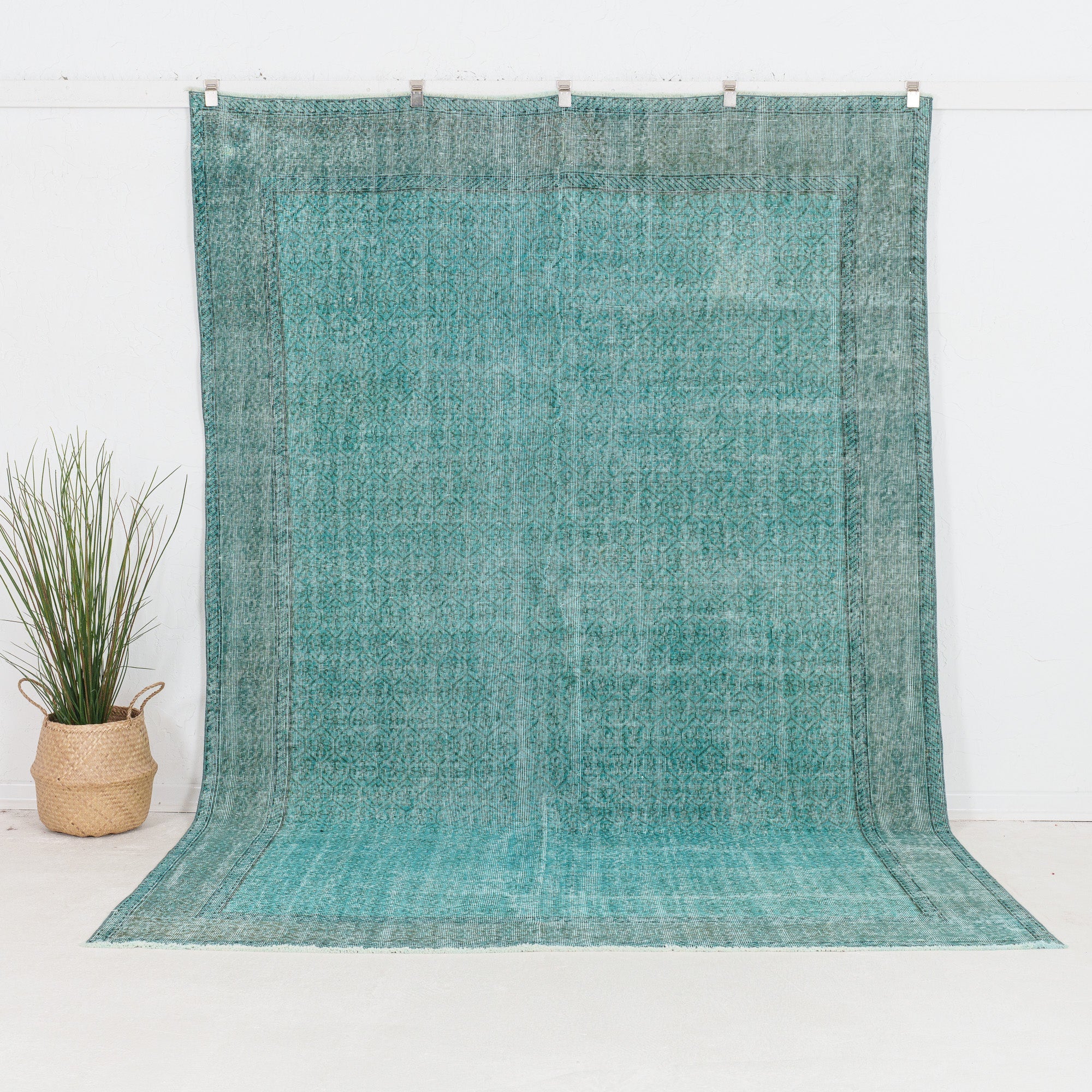 Xaerisella - Vintage Turkish Area Rug