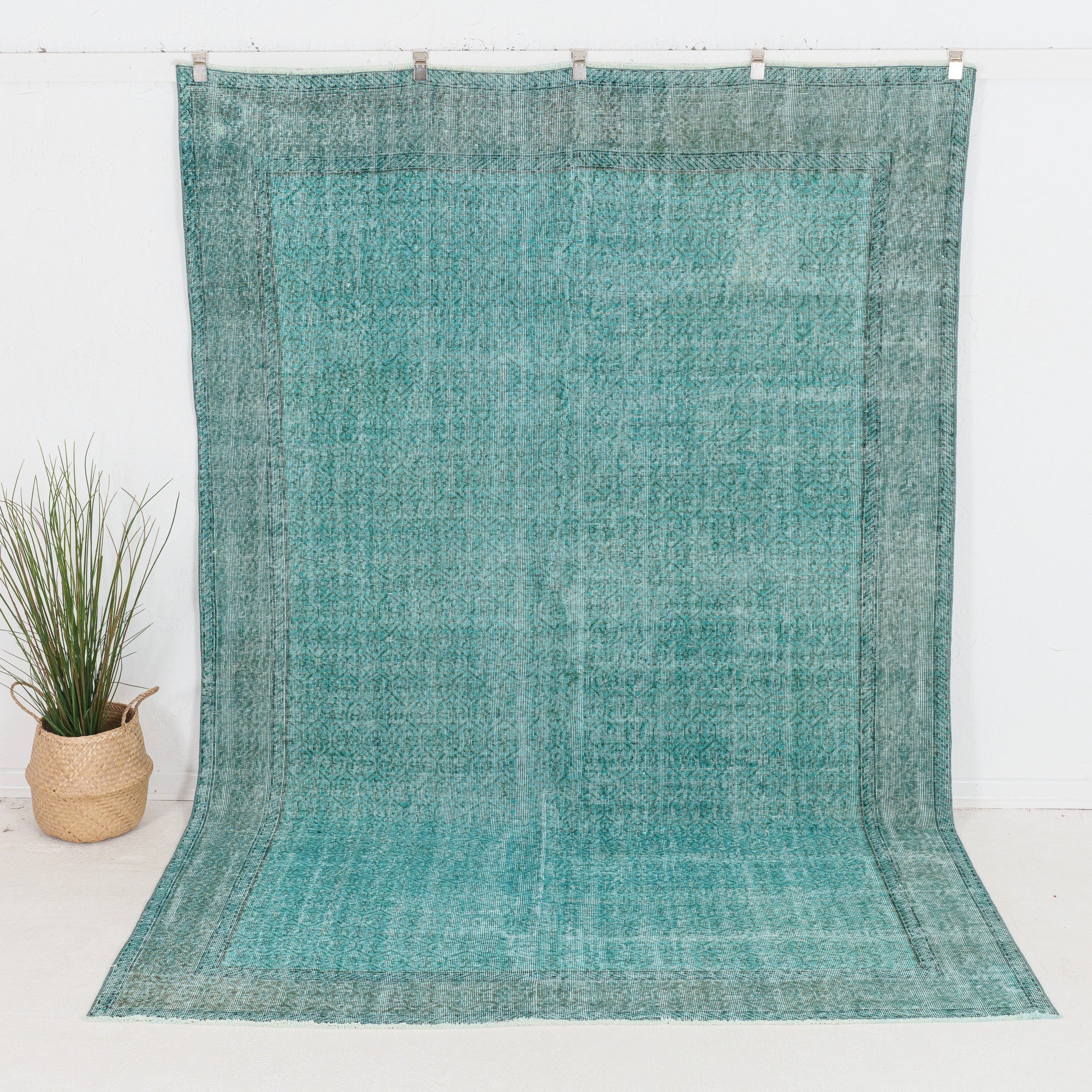 Xaerisella - Vintage Turkish Area Rug