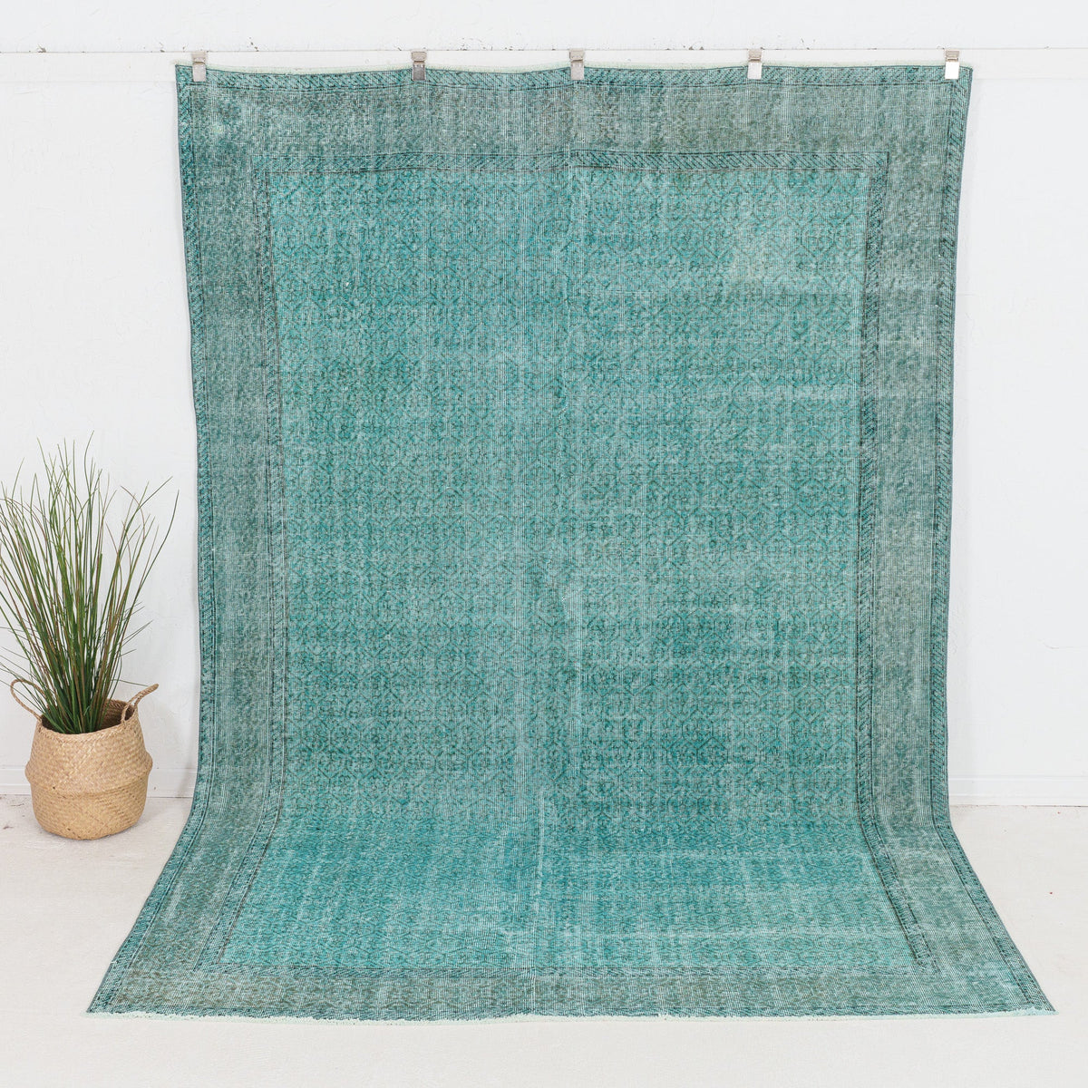 Xaerisella - Vintage Turkish Area Rug