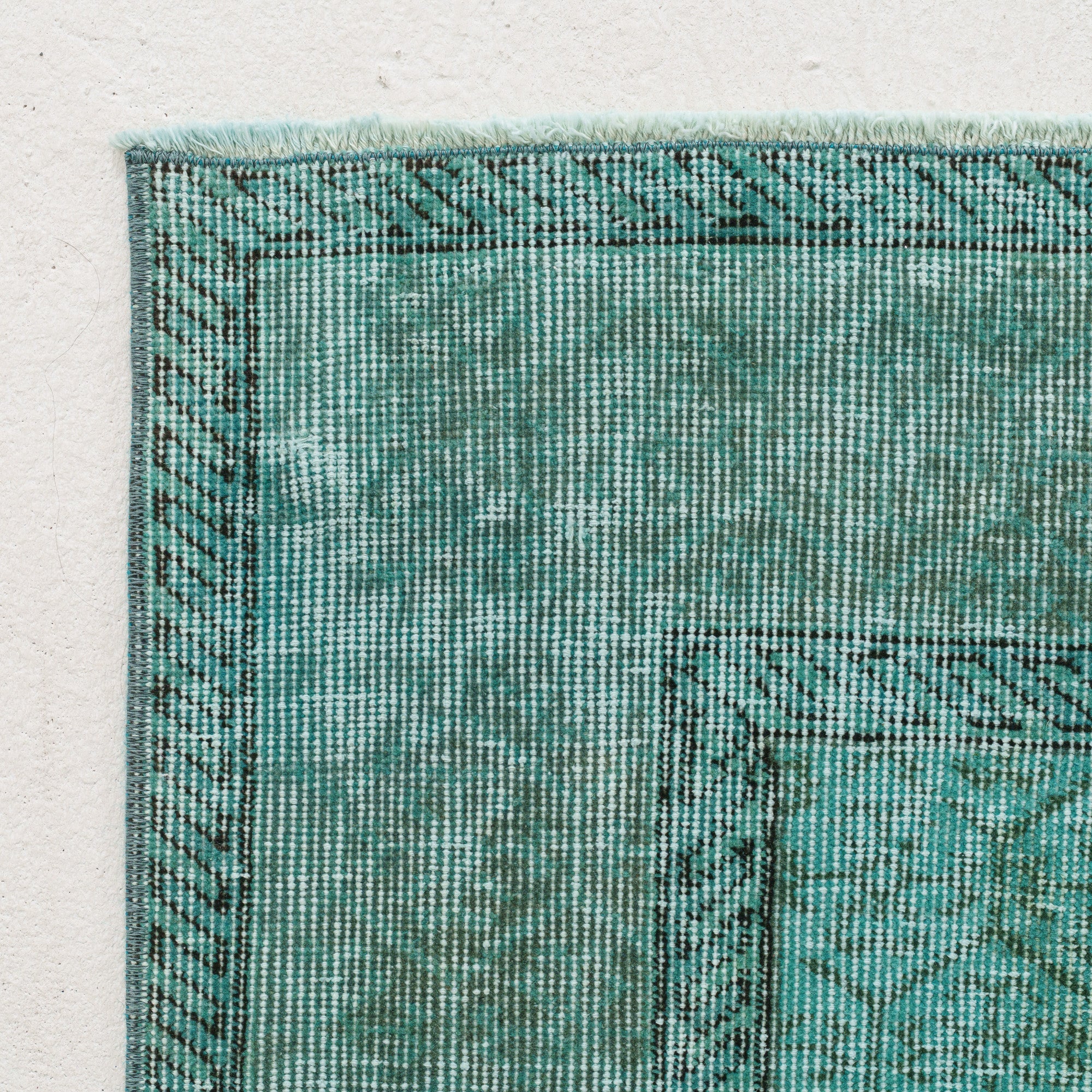 Xaerisella - Vintage Turkish Area Rug