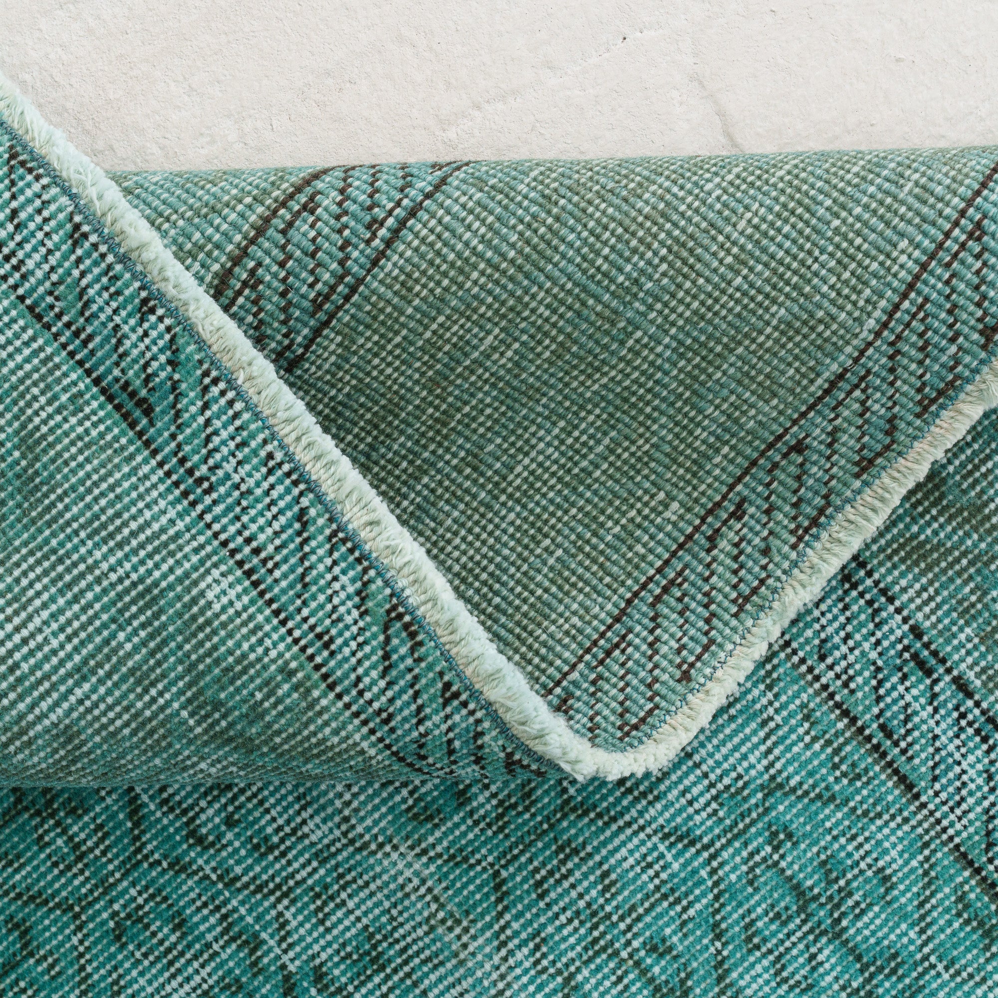 Xaerisella - Vintage Turkish Area Rug