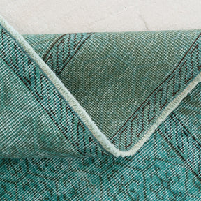 Xaerisella - Vintage Turkish Area Rug