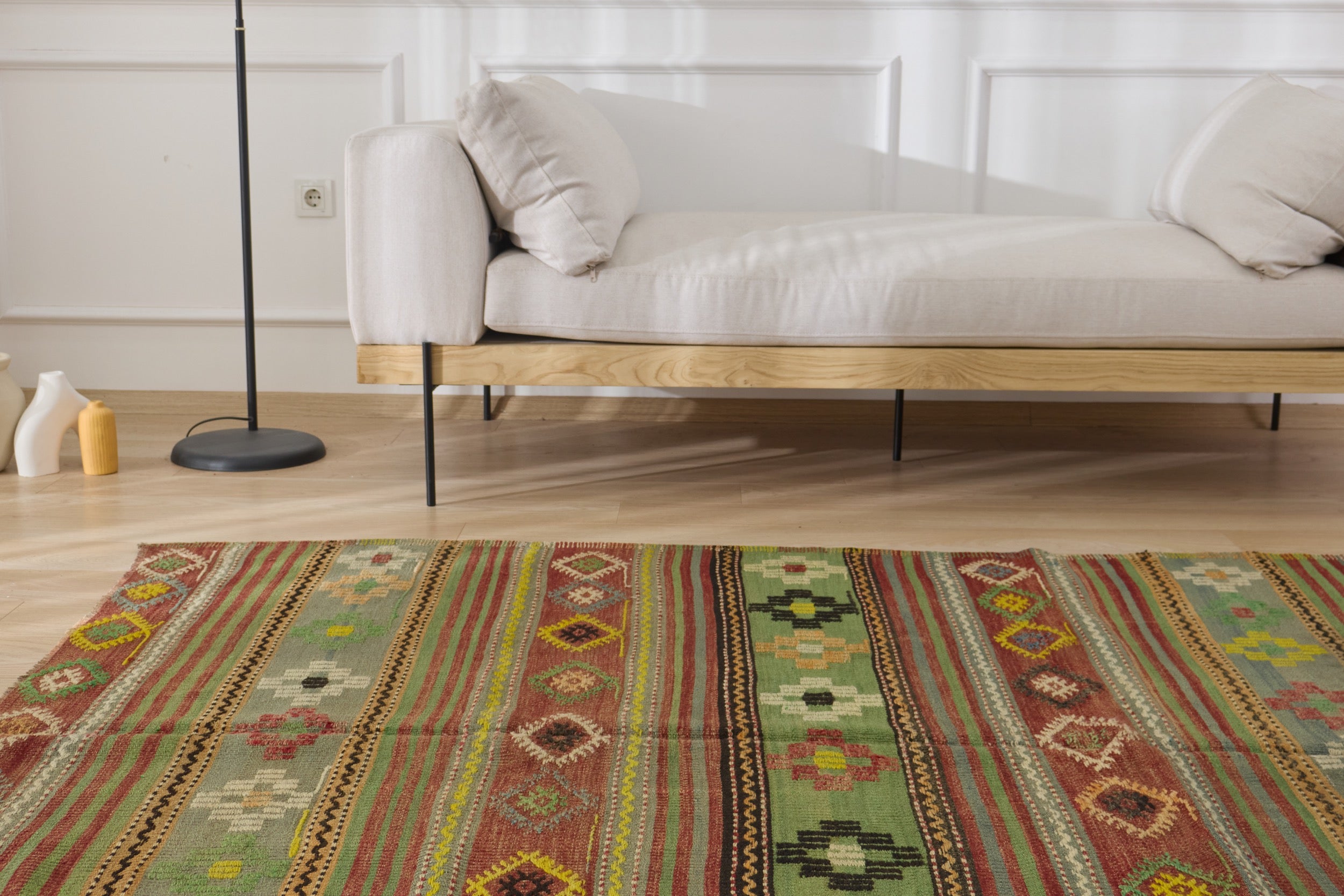 Discover the geometric charm of the Yadira vintage rug. | Kuden Rugs