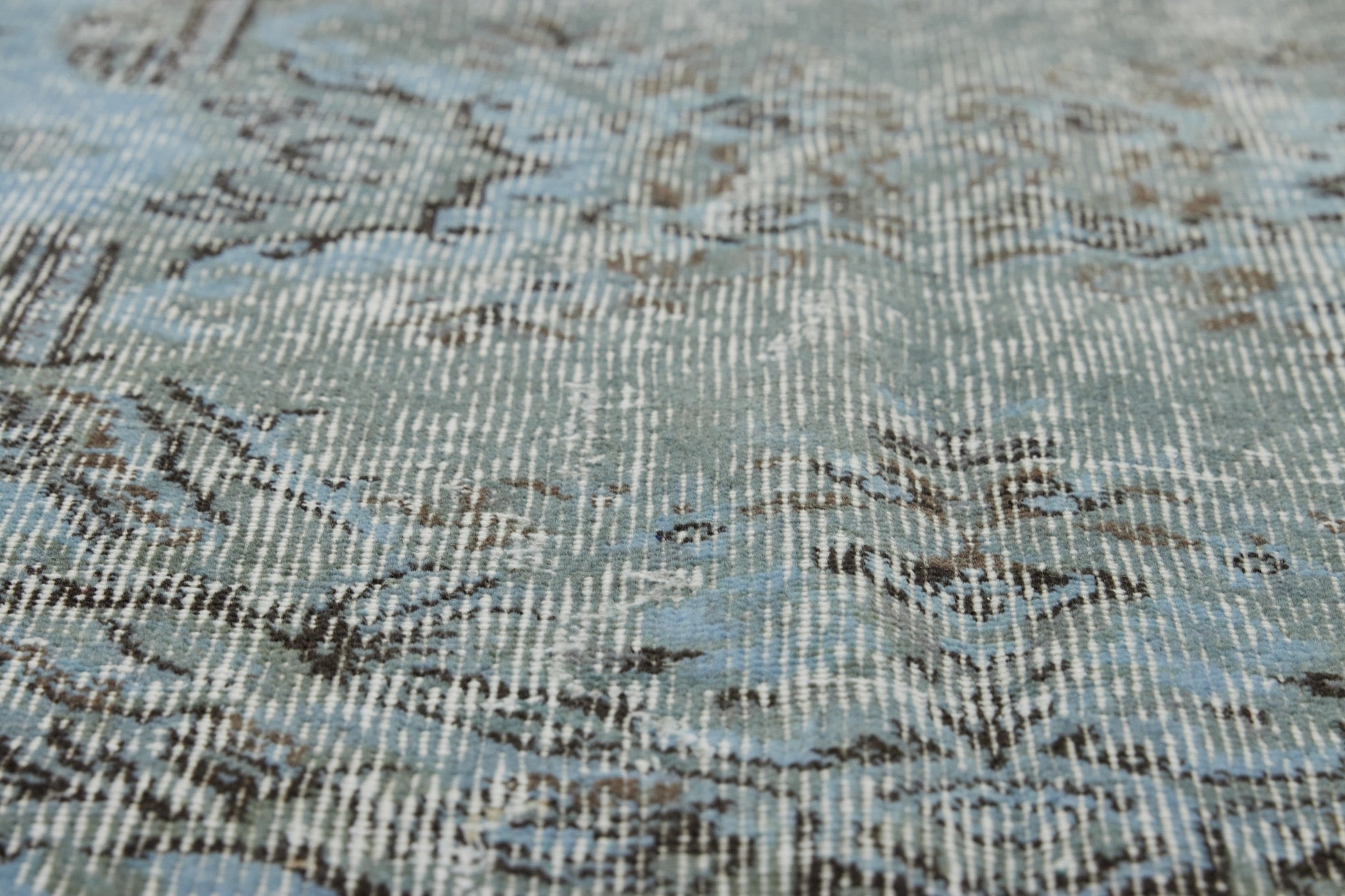 Zaniyah | Classic Medallion Design in a Handmade Carpet | Kuden Rugs