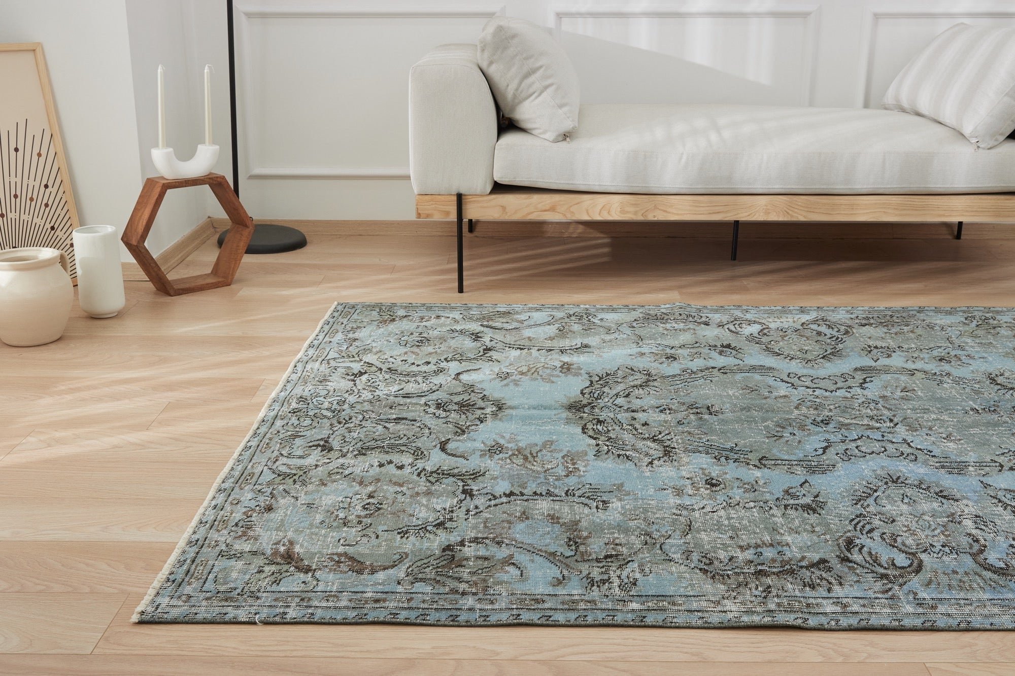 Zaniyah | A Unique Blend of Vintage and Modern Rug Artistry | Kuden Rugs