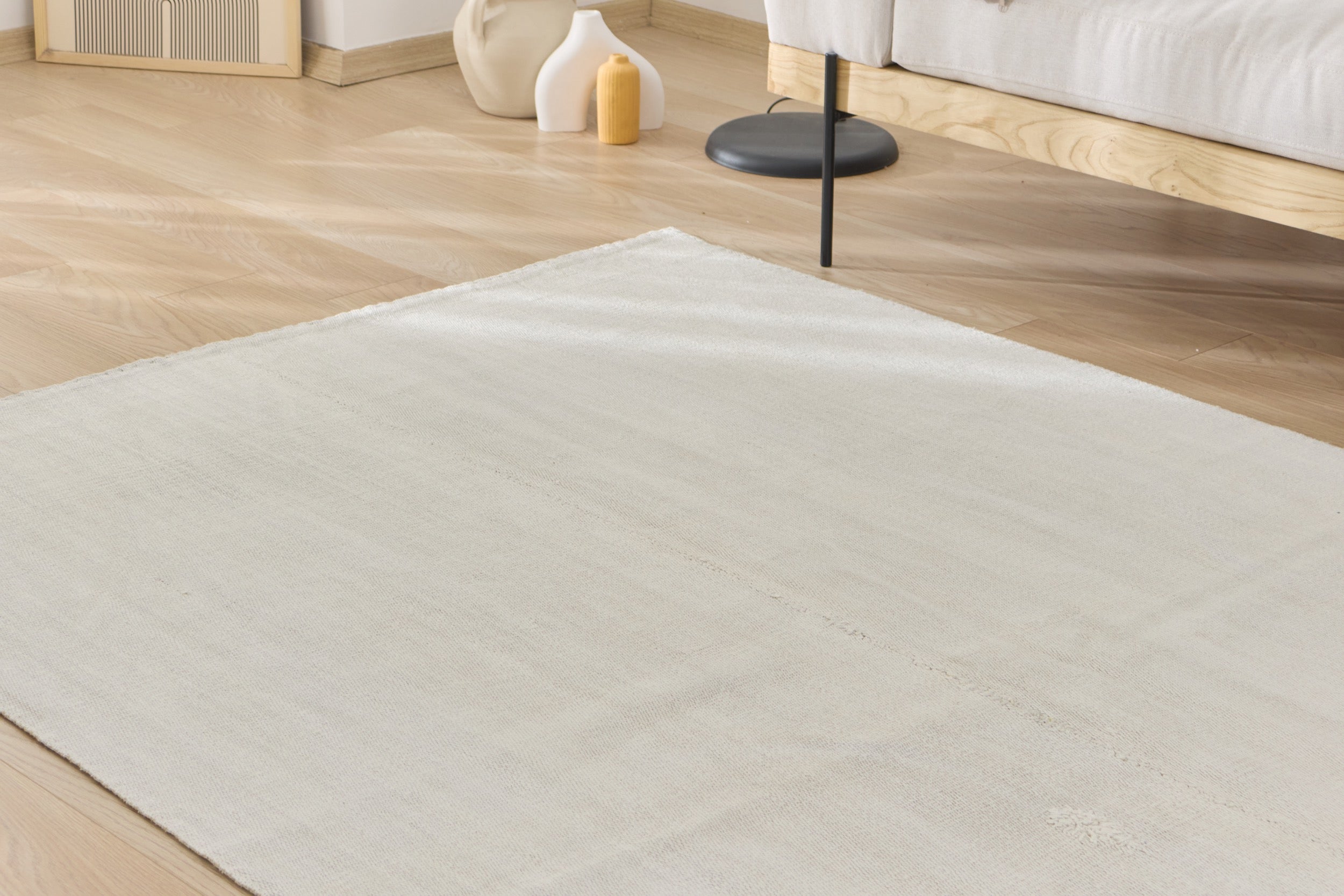 Zdebka: An Elongated Turkish Hemp Rug with a Crisp, Clean Palette | Kuden Rugs