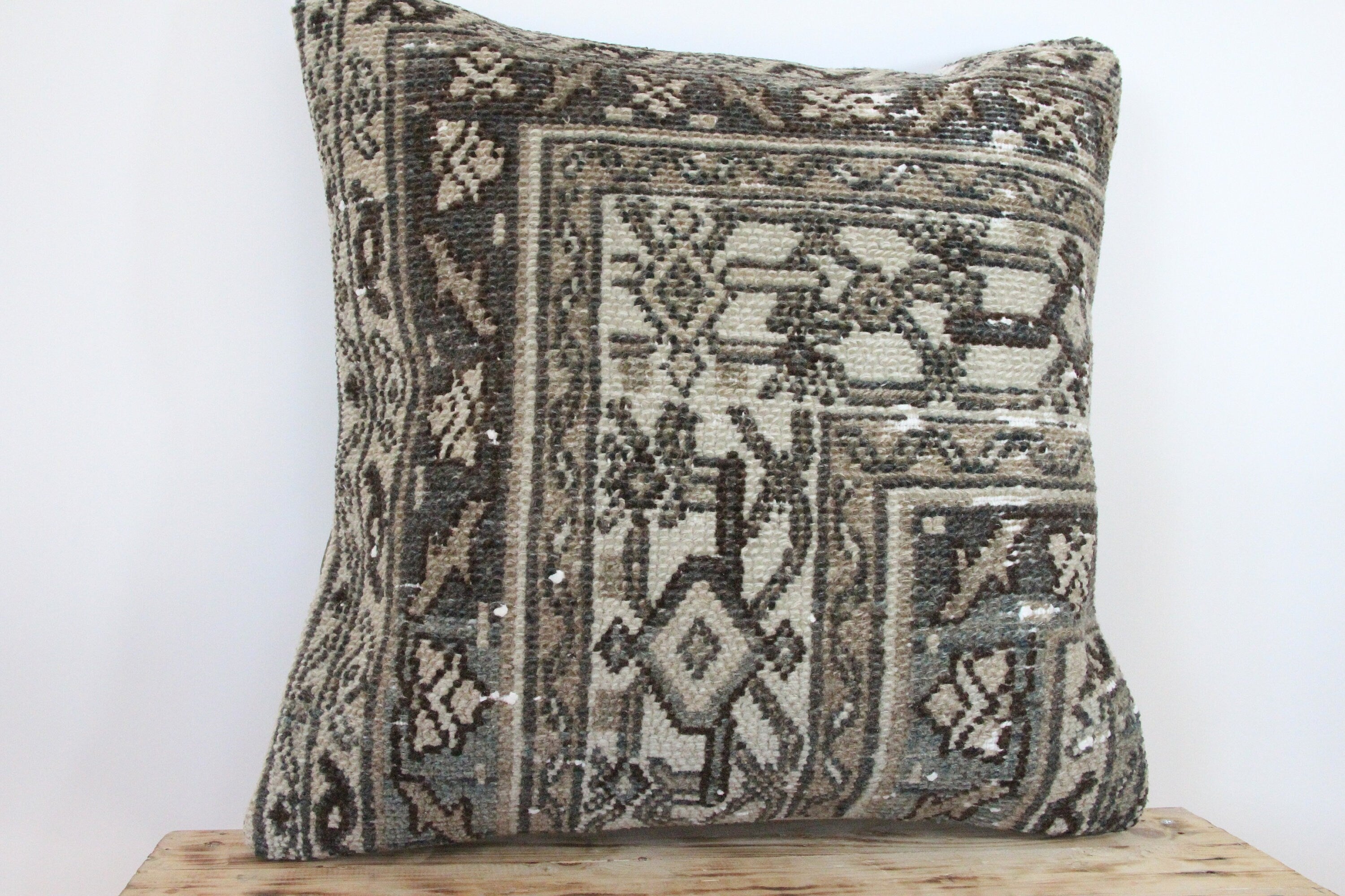 Umme - Persian Pillow Cover