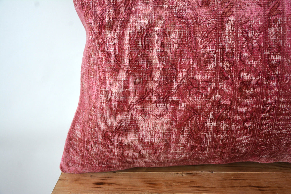 Sunniva - Pink Bamboo Silk Pillow Cover