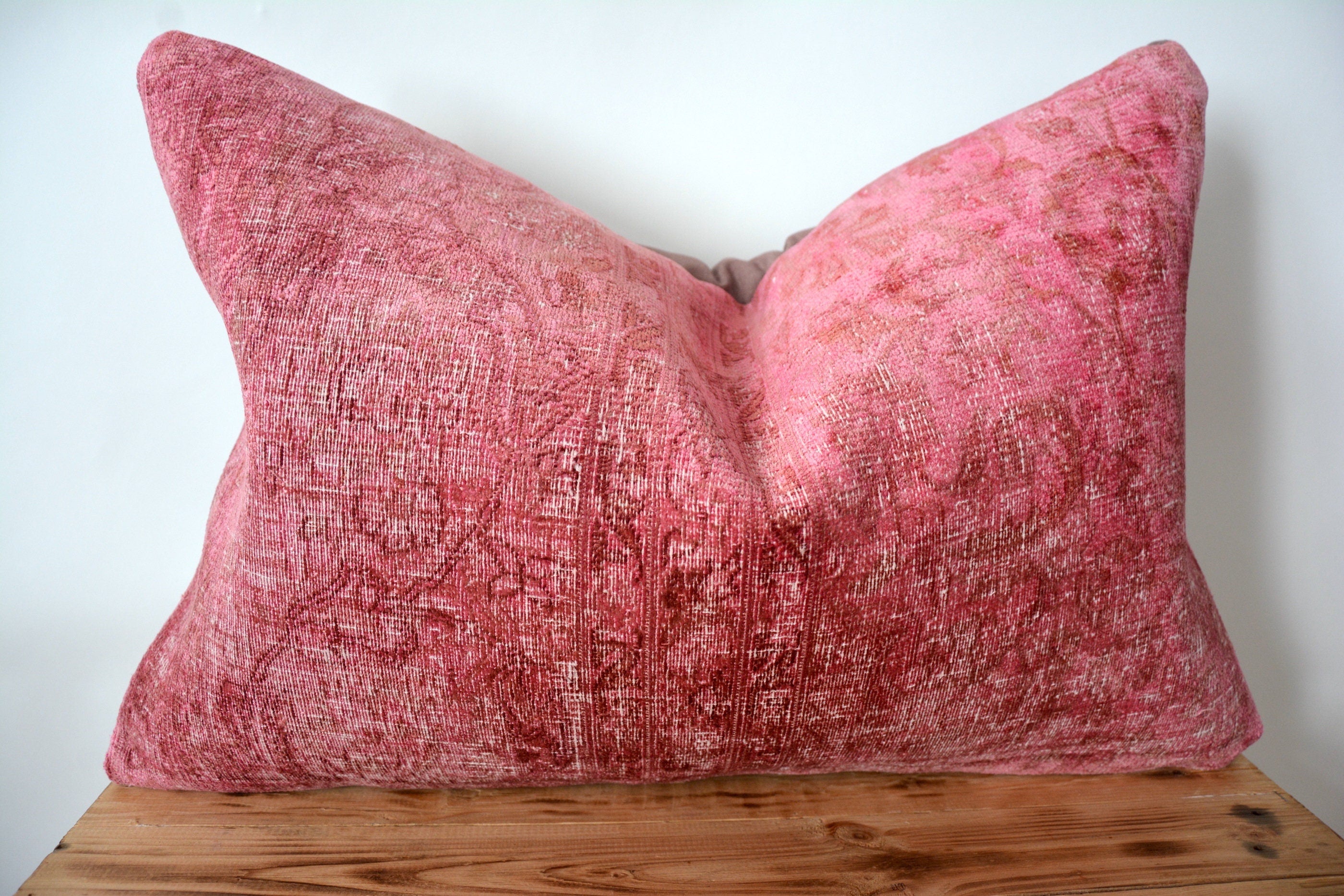 Sunniva - Pink Bamboo Silk Pillow Cover