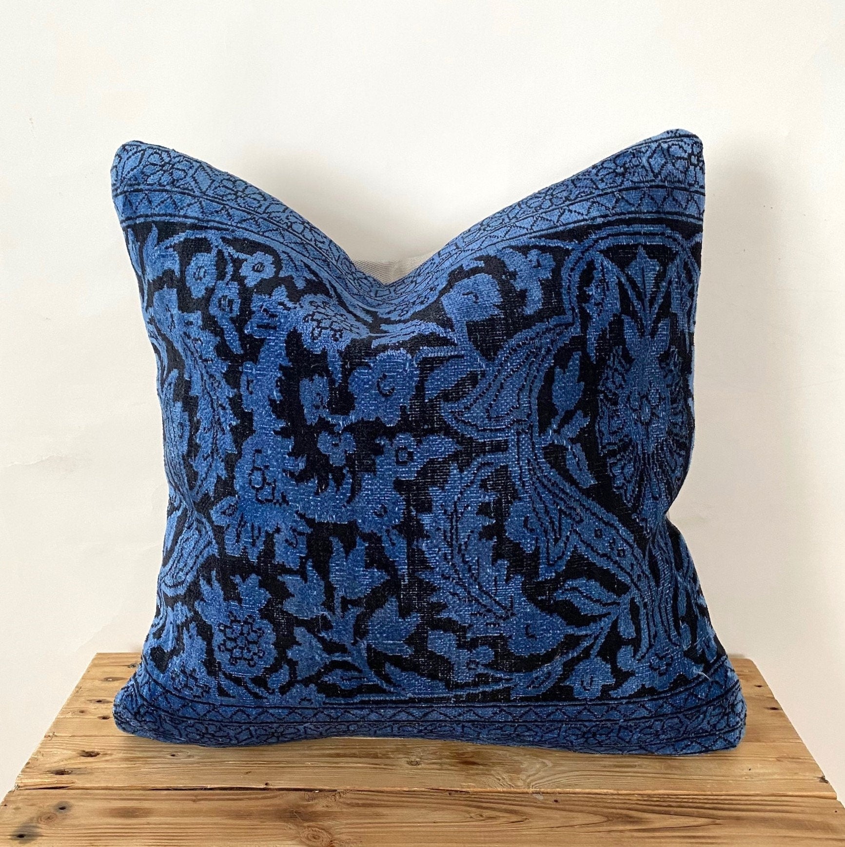 Saoirse - Navy Blue Bamboo Silk Pillow Cover