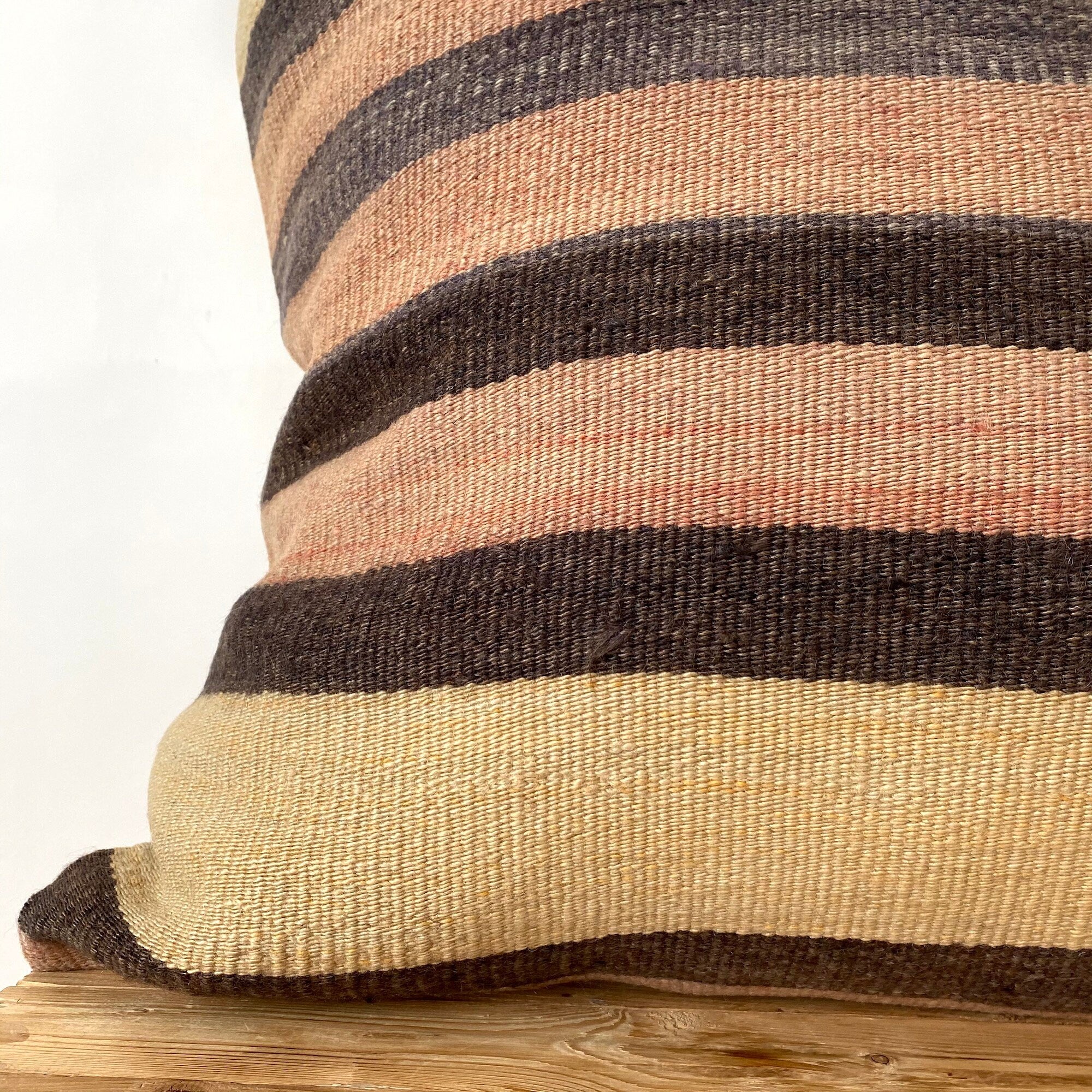 Lyra - Pink Kilim Pillow Cover