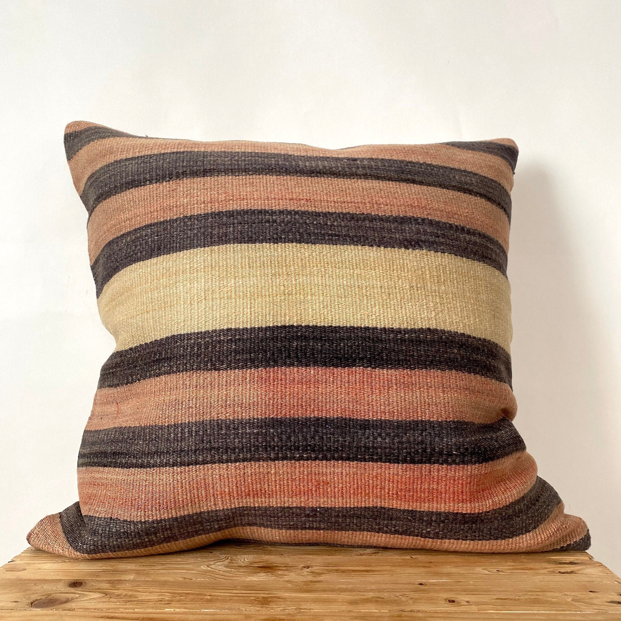 Lisandra - Pink Kilim Pillow Cover