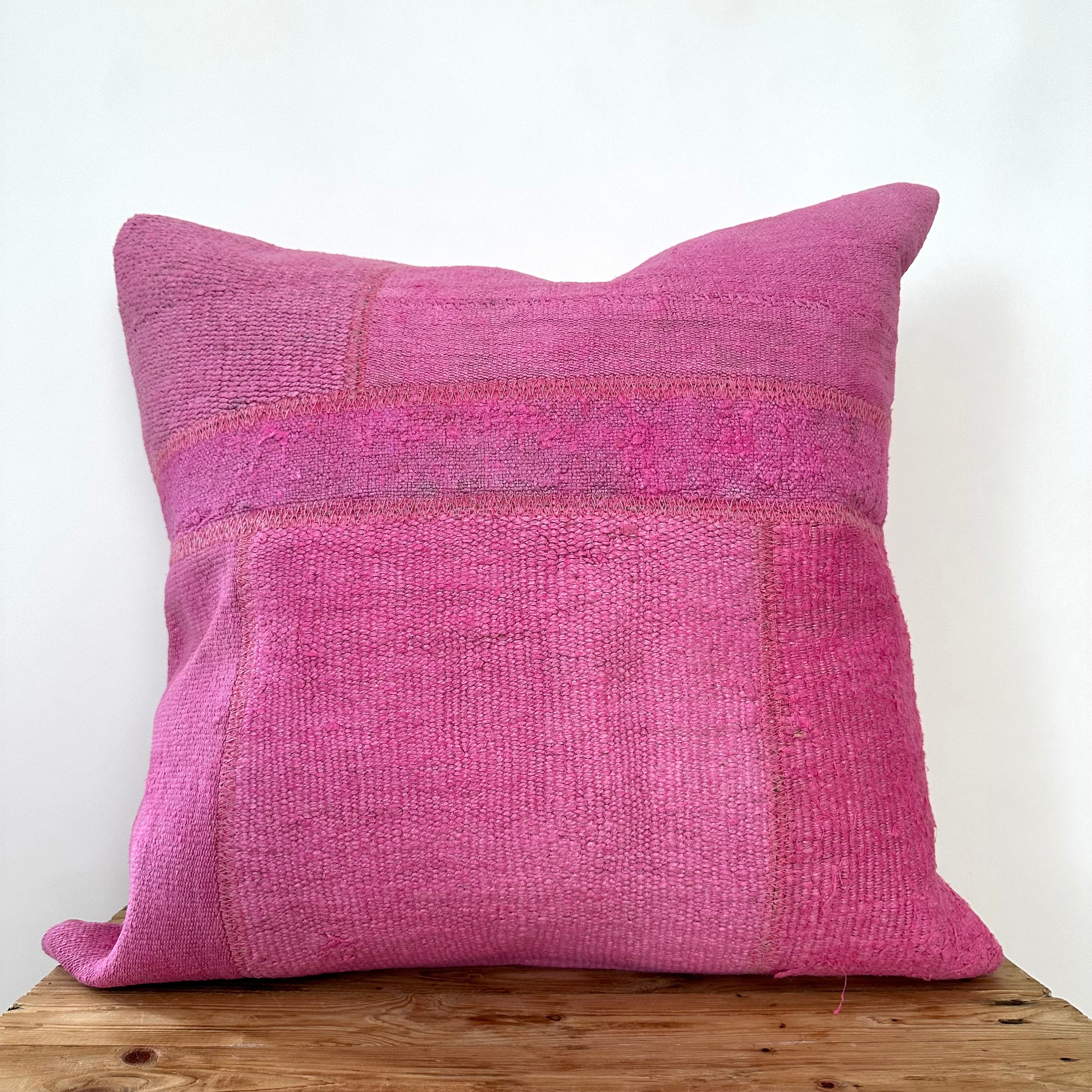 Yarisel - Pink Hemp Pillow Cover