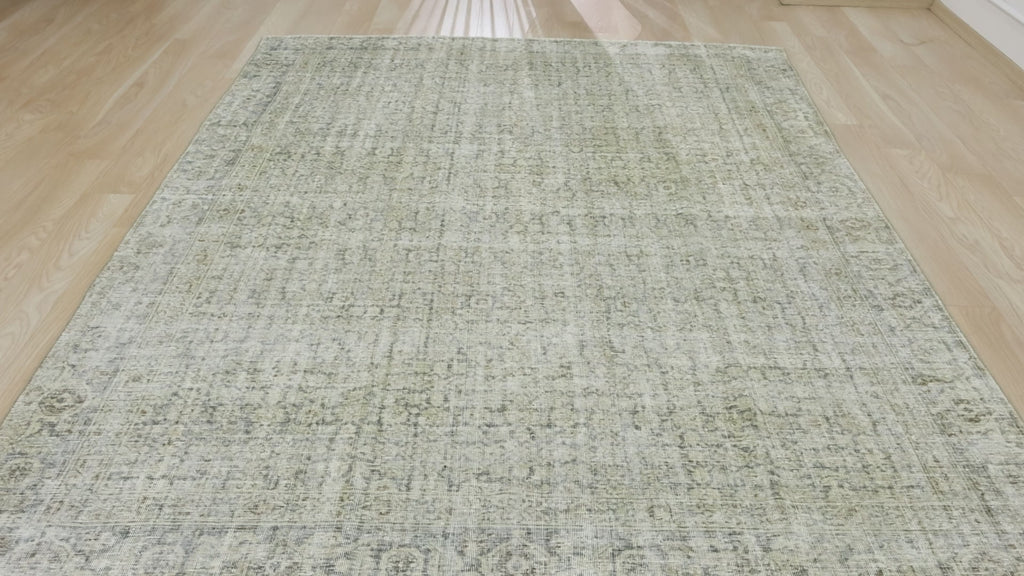 Luxurious Hand-Knotted Carpet with Elegant Motifs - Kuden Rugs