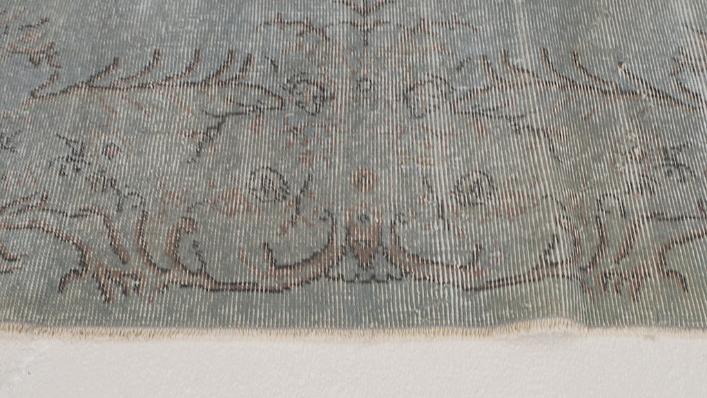 17465. 9'0 x 5'4 ft / 275 x 164 cm