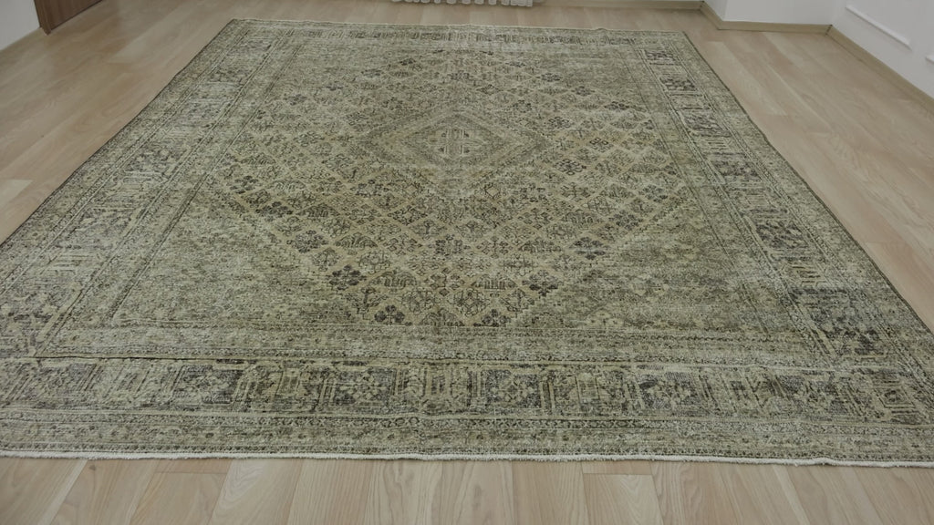 Classic Handcrafted Rug with Ornate Details - Kuden Rugs