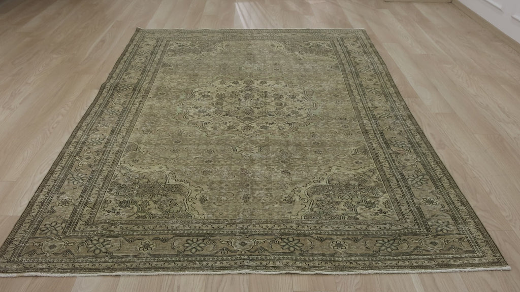 Elegant Vintage Carpet with Timeless Patterns - Kuden Rugs