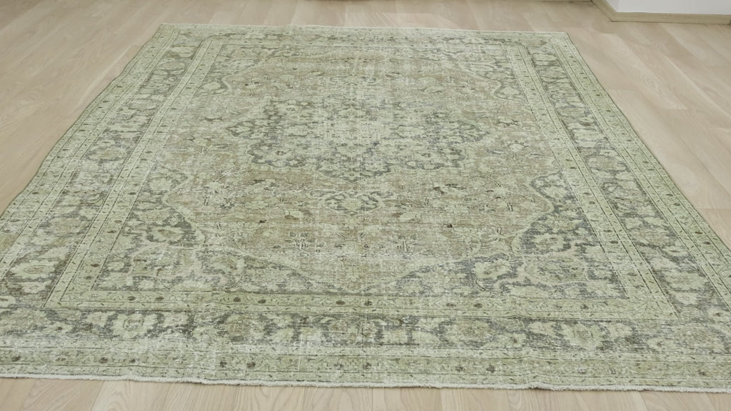 Exquisite Handwoven Carpet with Artistic Motifs - Kuden Rugs