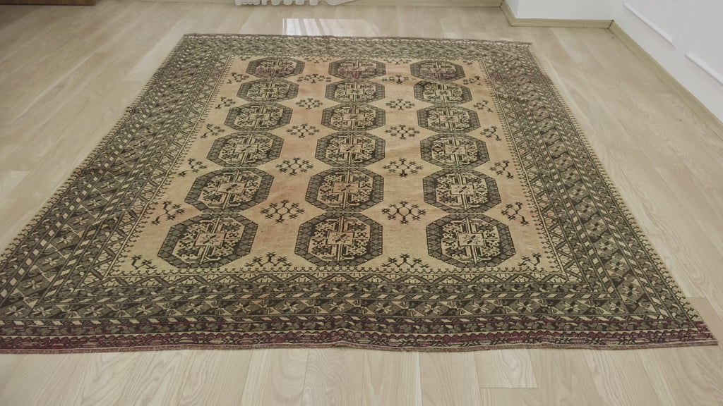 Luxurious Vintage Carpet with Timeless Elegance - Kuden Rugs