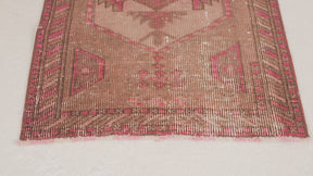 18945. 8'11 x 1'10 ft / 274 x 57 cm