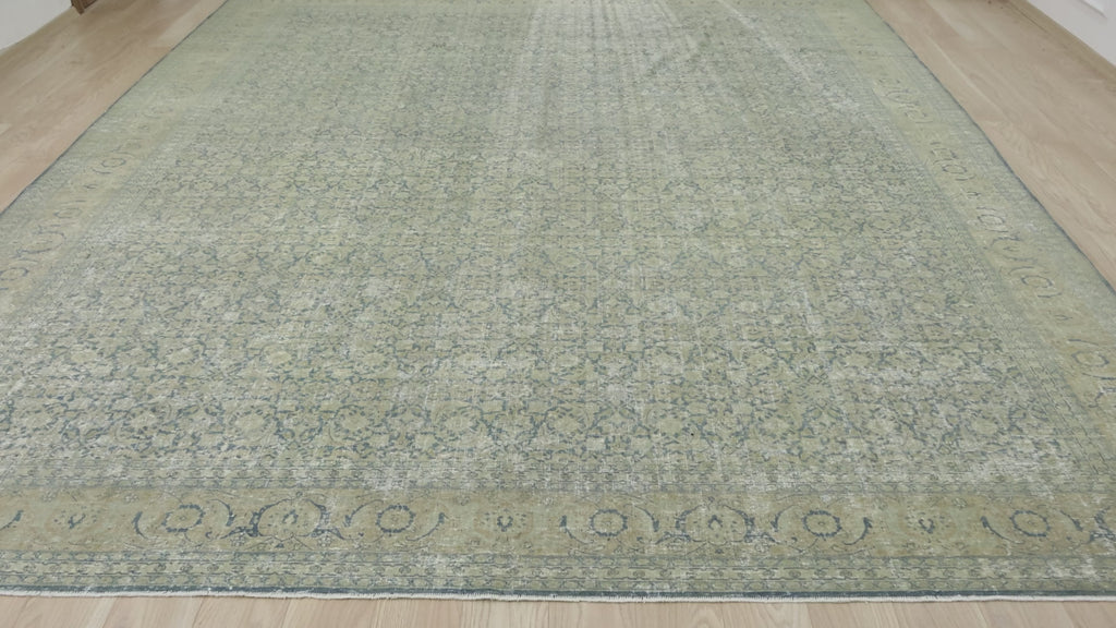 Exquisite Handwoven Rug with Floral Details - Kuden Rugs