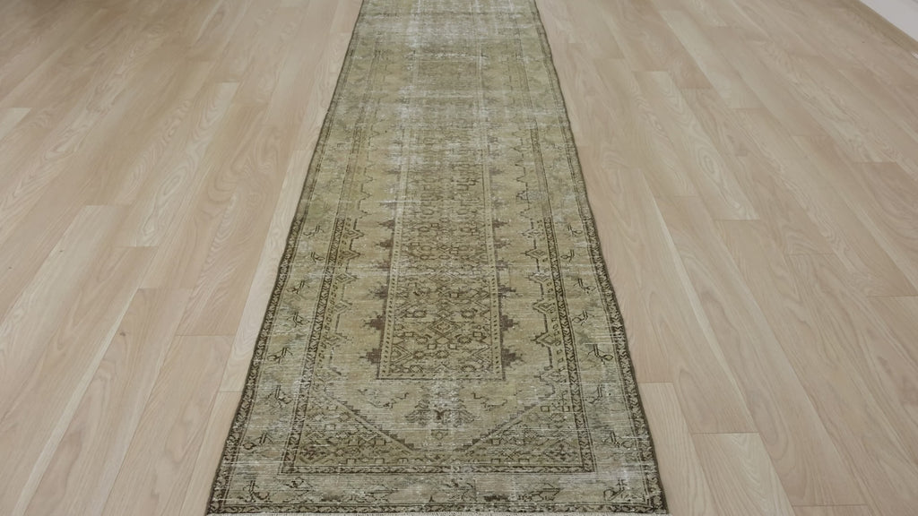 Minimalist Vintage Carpet with Subtle Elegance - Kuden Rugs