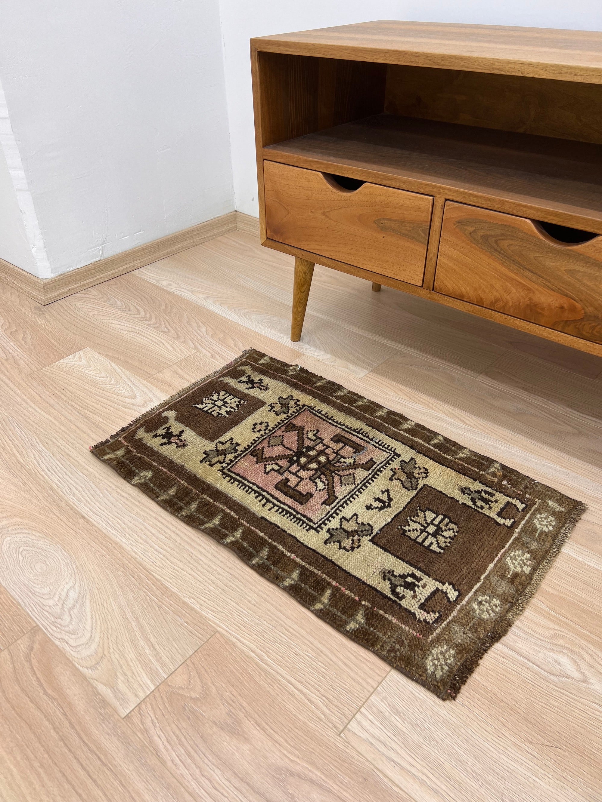 Haduraq - Vintage Mini Brown Area Rug - kudenrugs