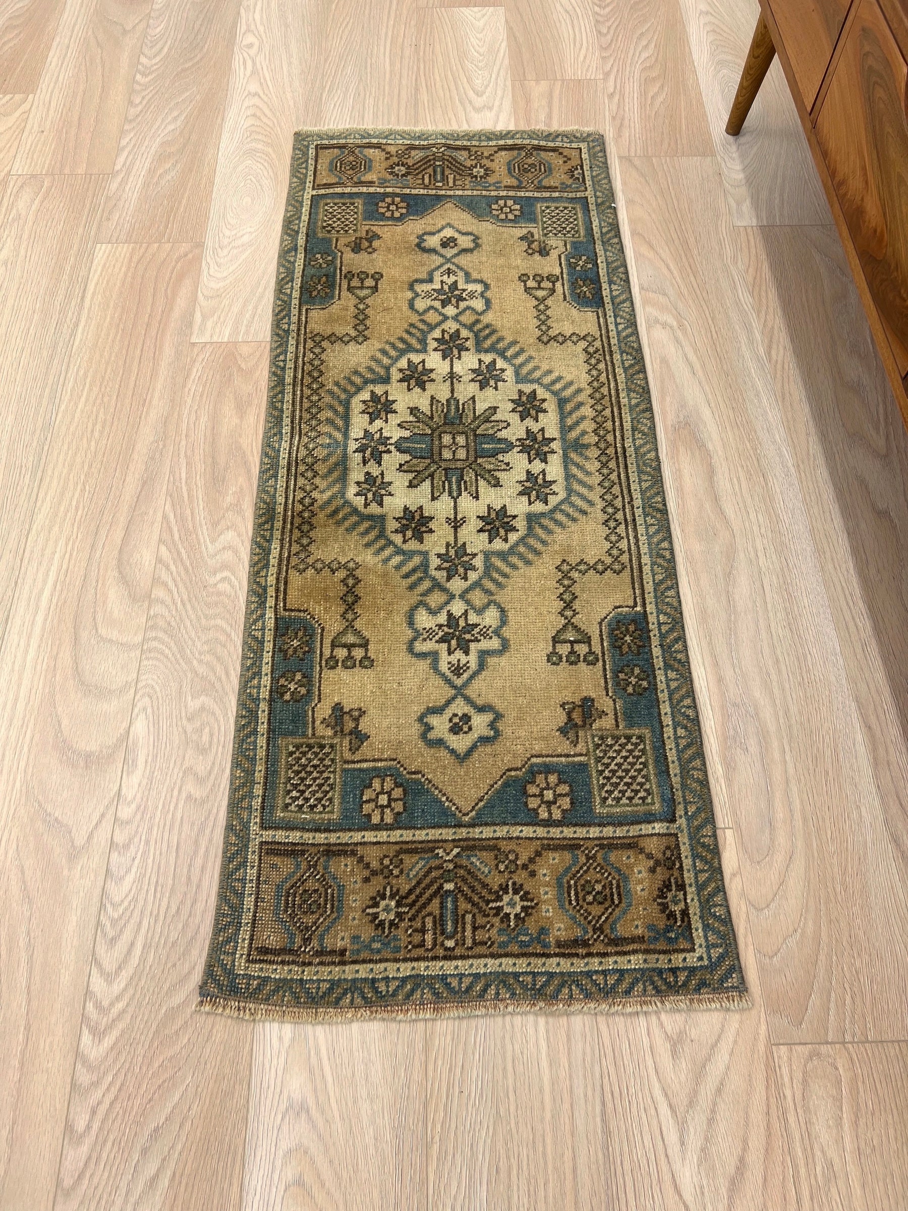 Hemita - Vintage Mini Beige Area Rug - kudenrugs