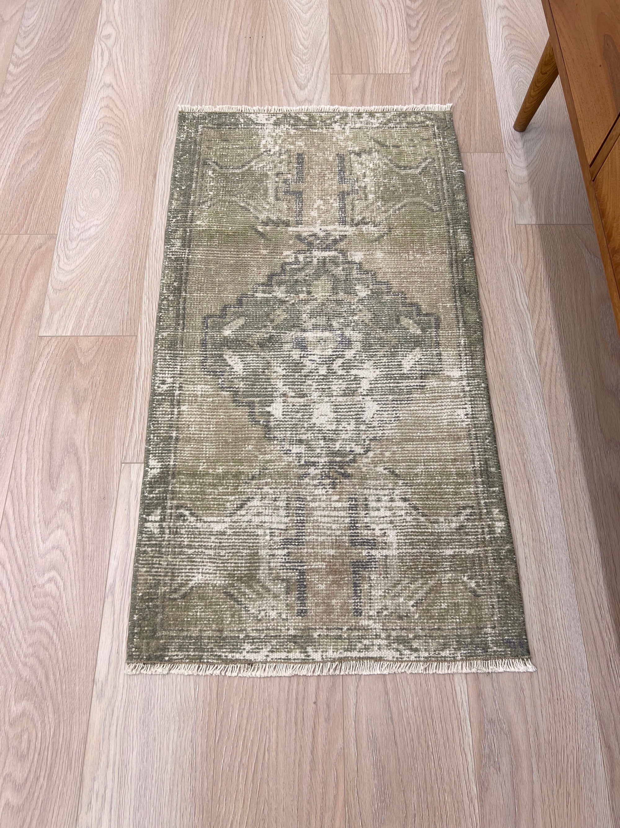 Henny - Vintage Mini Beige Area Rug - kudenrugs