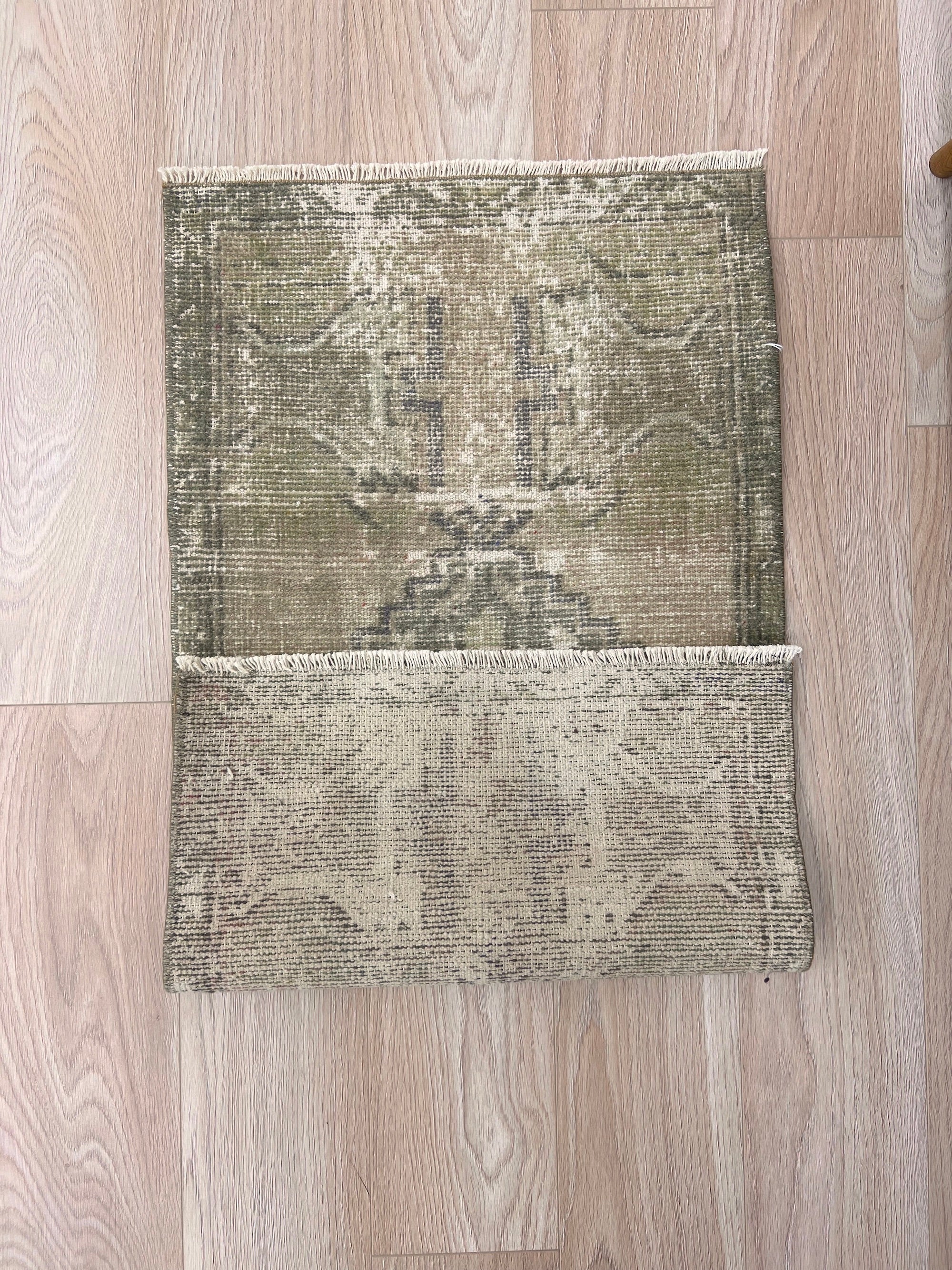 Henny - Vintage Mini Beige Area Rug - kudenrugs