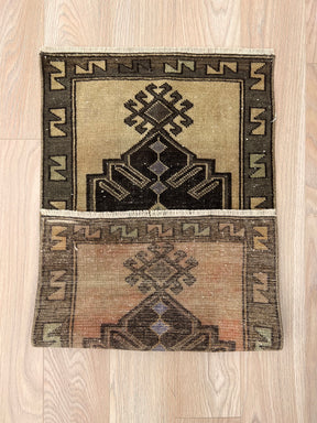 Karyan - Vintage Mini Beige Area Rug - kudenrugs