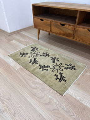 Kavindra - Vintage Mini Beige Area Rug - kudenrugs