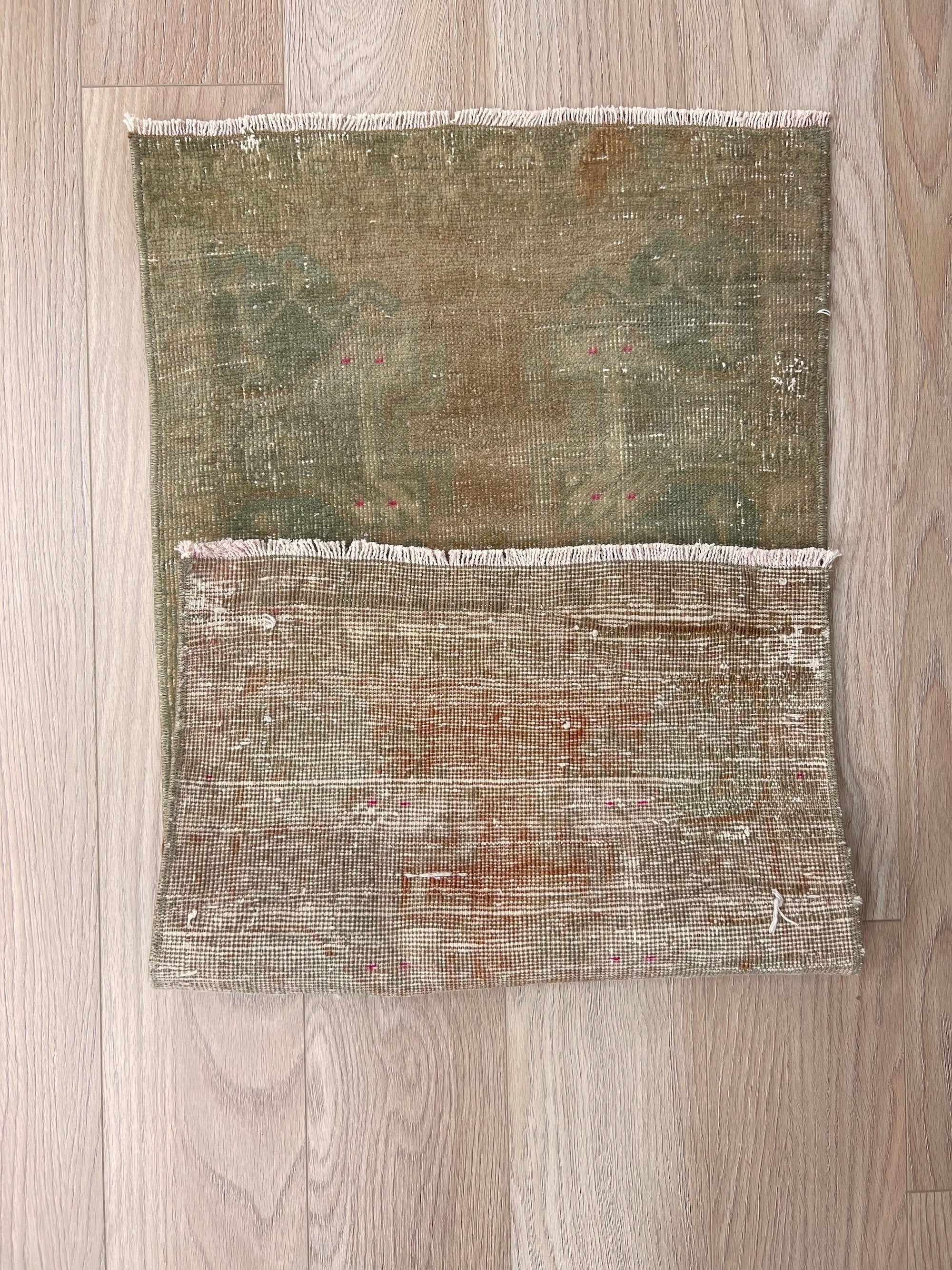 Kielea - Vintage Mini Beige Area Rug - kudenrugs