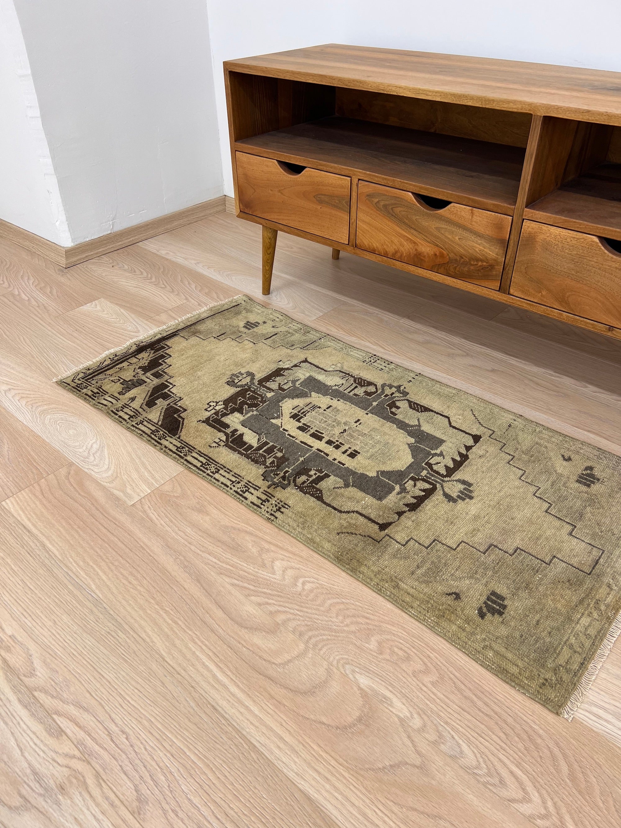 Kinipela - Vintage Mini Beige Area Rug - kudenrugs