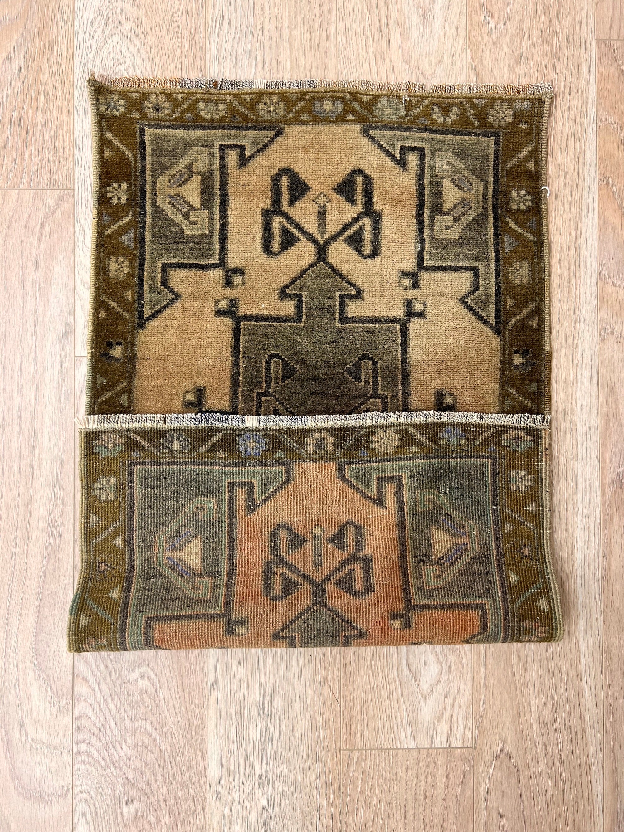 Kioko - Vintage Mini Beige Area Rug - kudenrugs