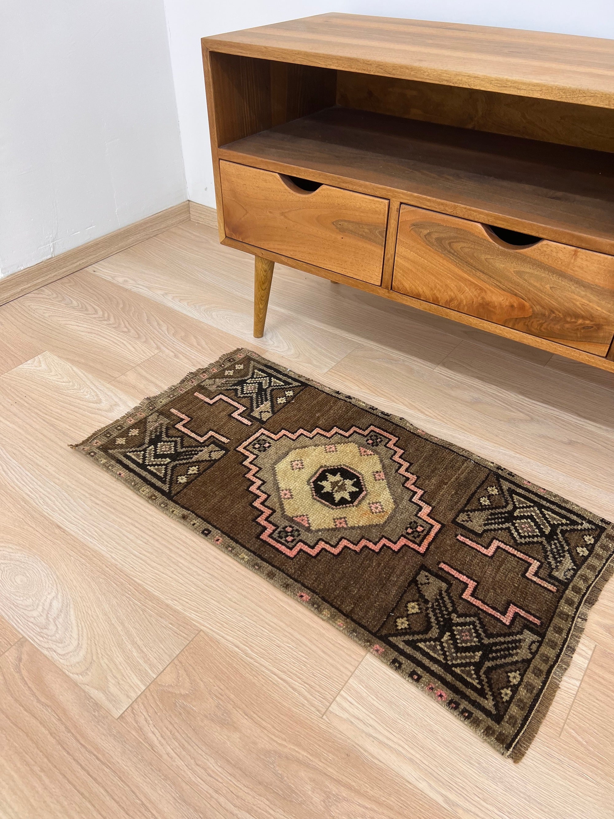 Patricia - Vintage Mini Brown Area Rug - kudenrugs