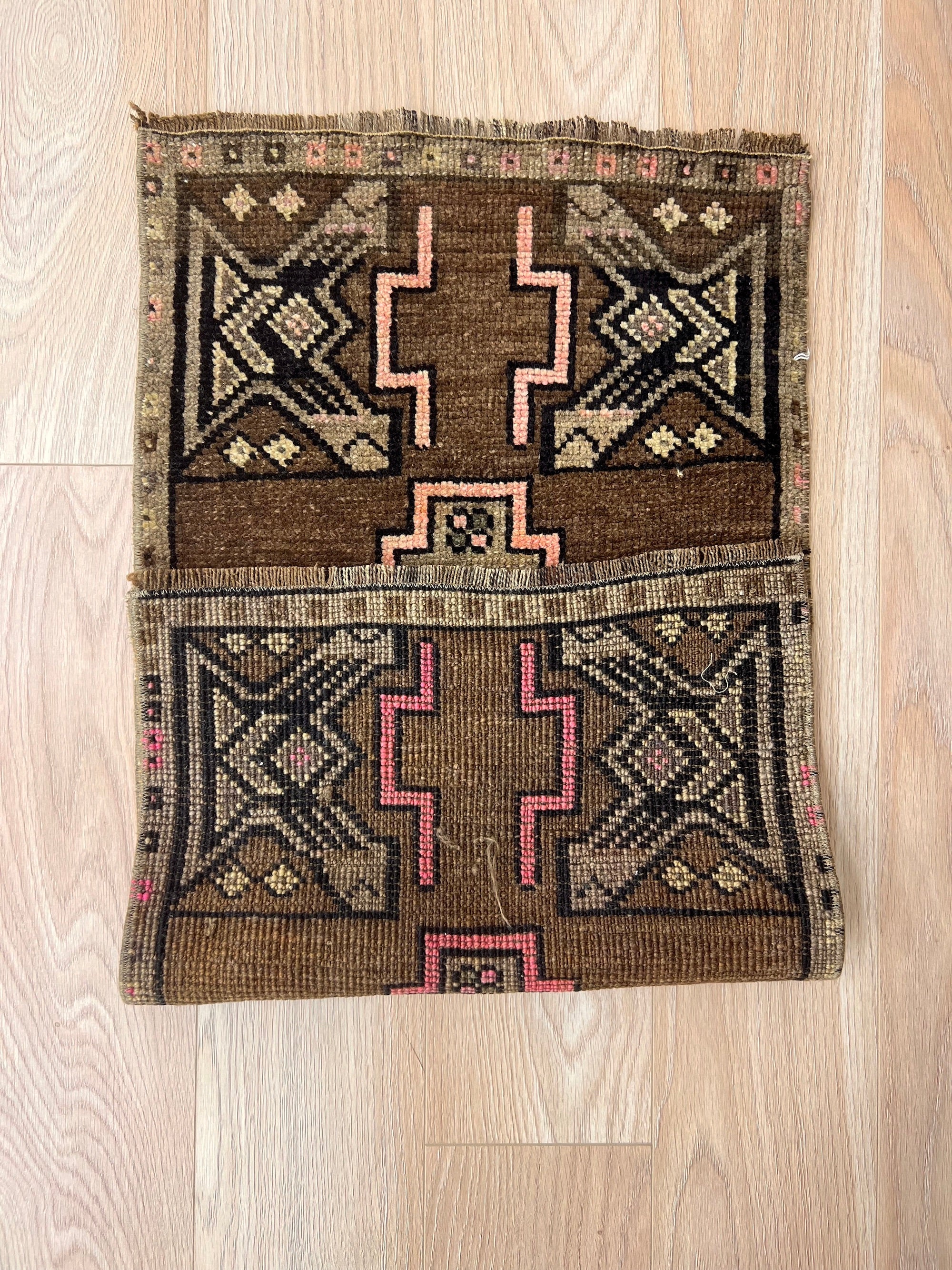 Patricia - Vintage Mini Brown Area Rug - kudenrugs