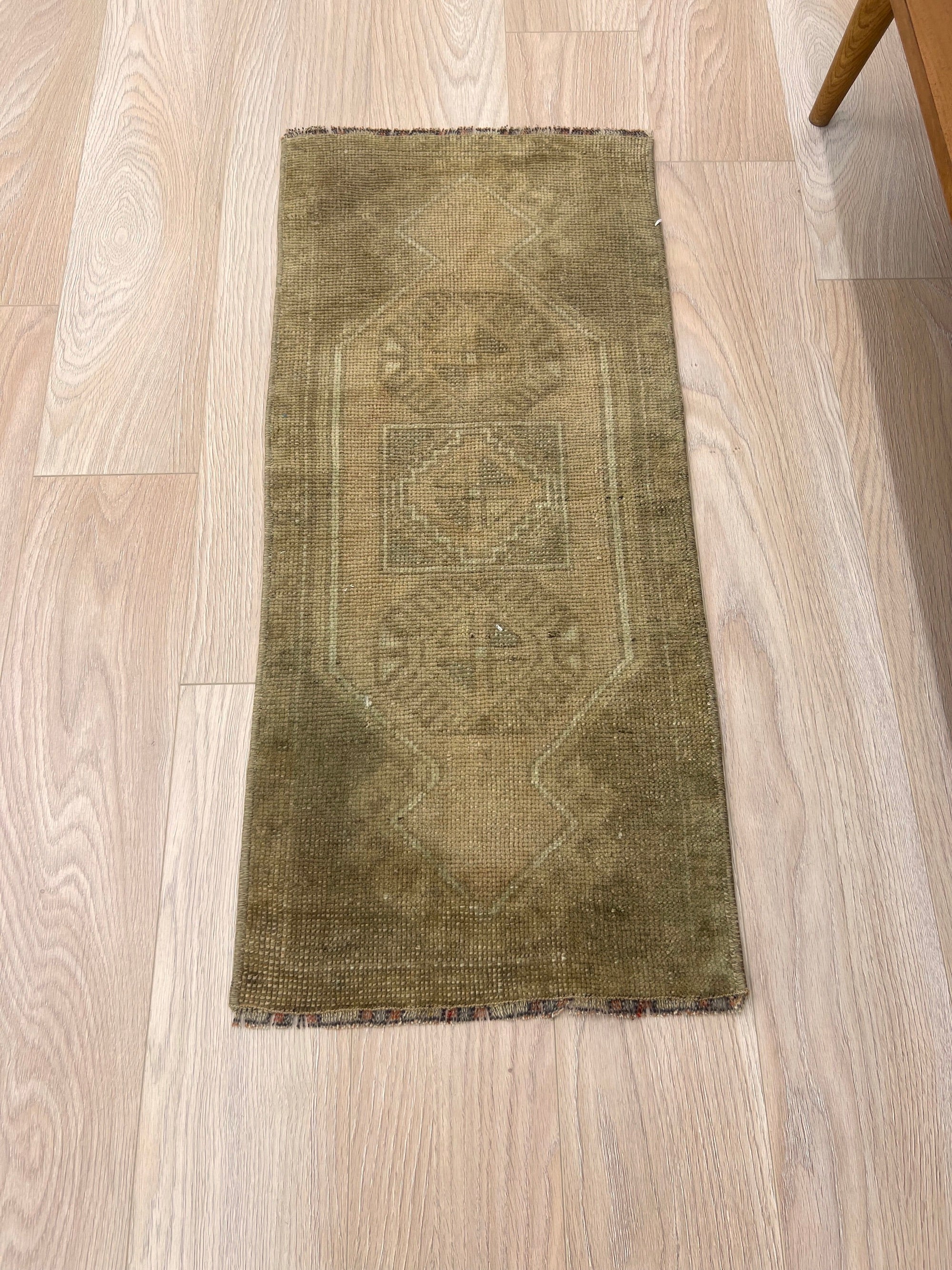 Pauleen - Vintage Mini Beige Area Rug - kudenrugs