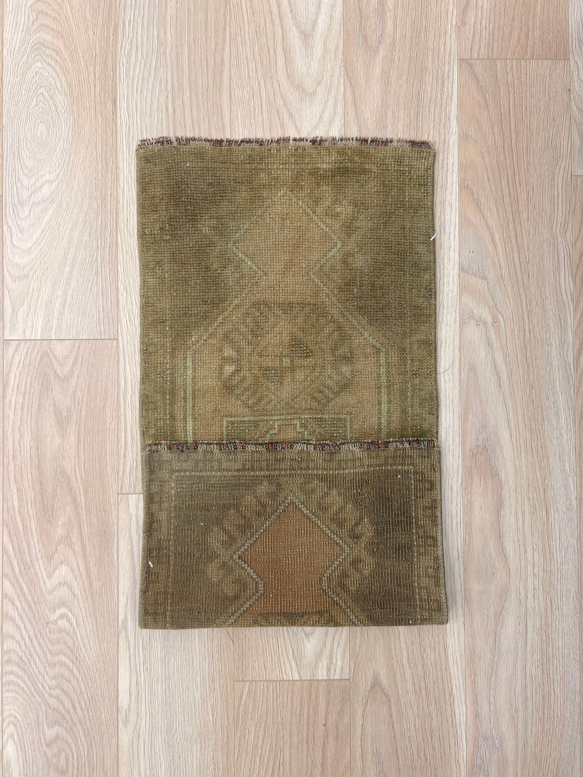 Pauleen - Vintage Mini Beige Area Rug - kudenrugs