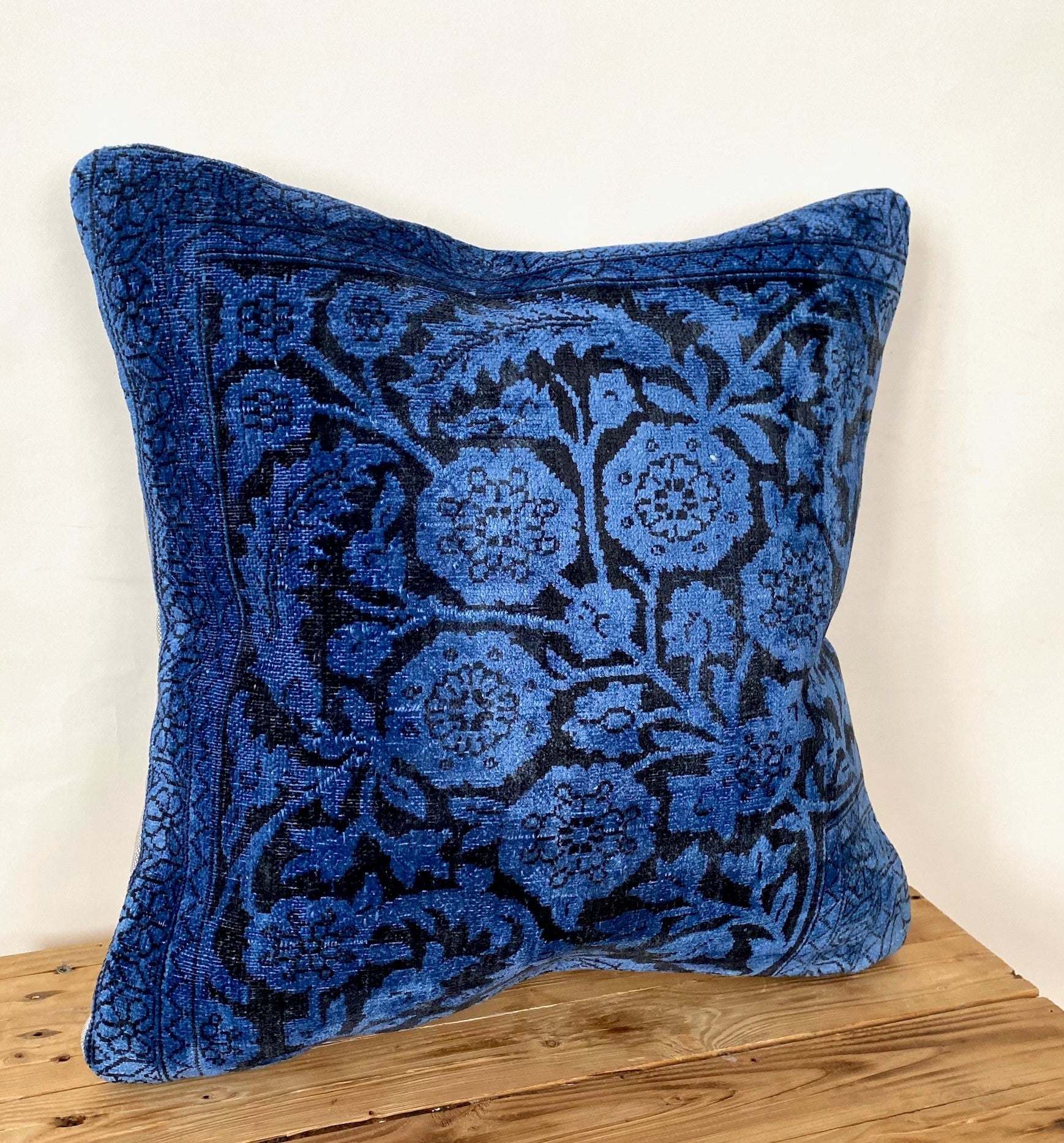 Hakue - Navy Blue Silk Pillow Cover - kudenrugs
