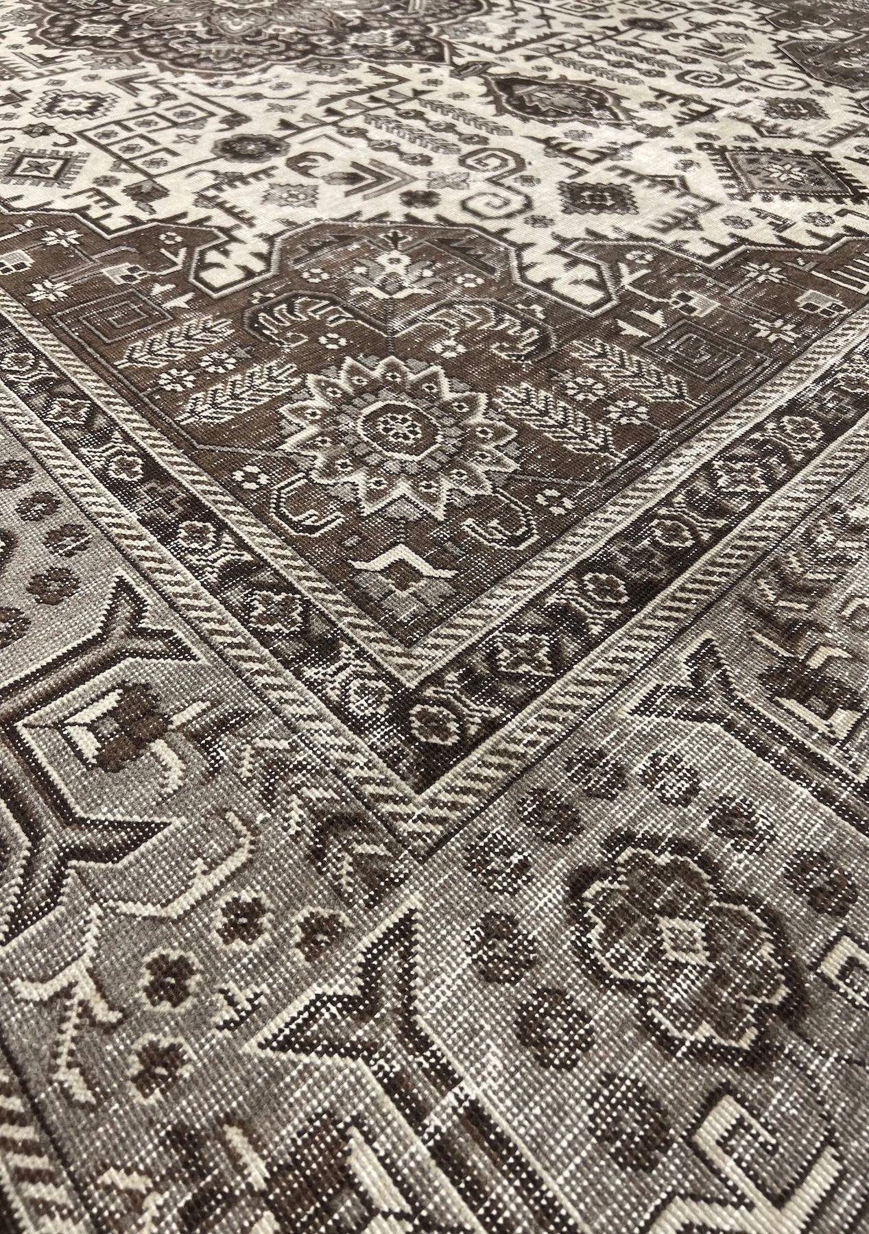 Larissa - Vintage Persian Rug - kudenrugs