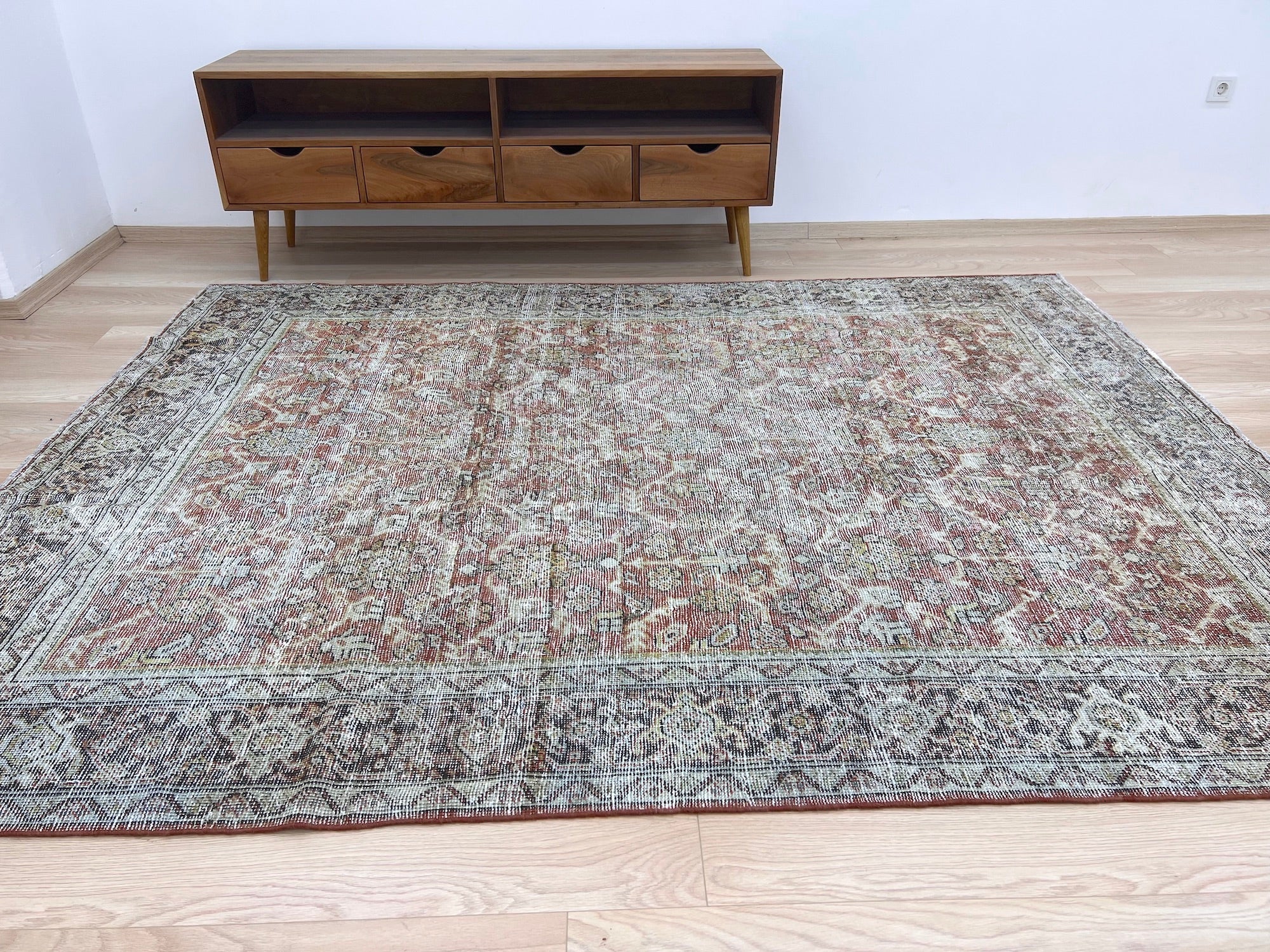 Nerys - Vintage Persian Rug - kudenrugs