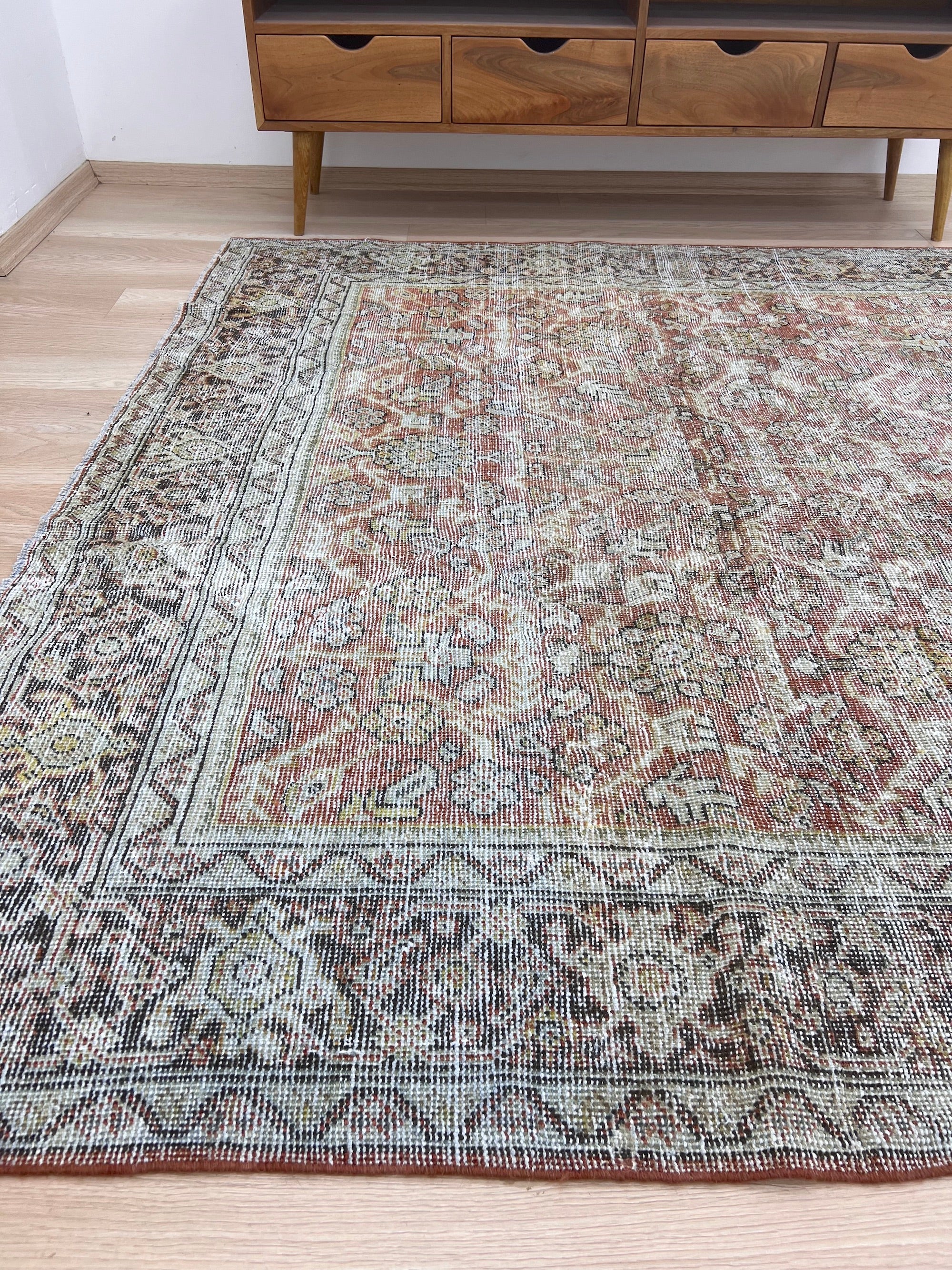 Nerys - Vintage Persian Rug - kudenrugs