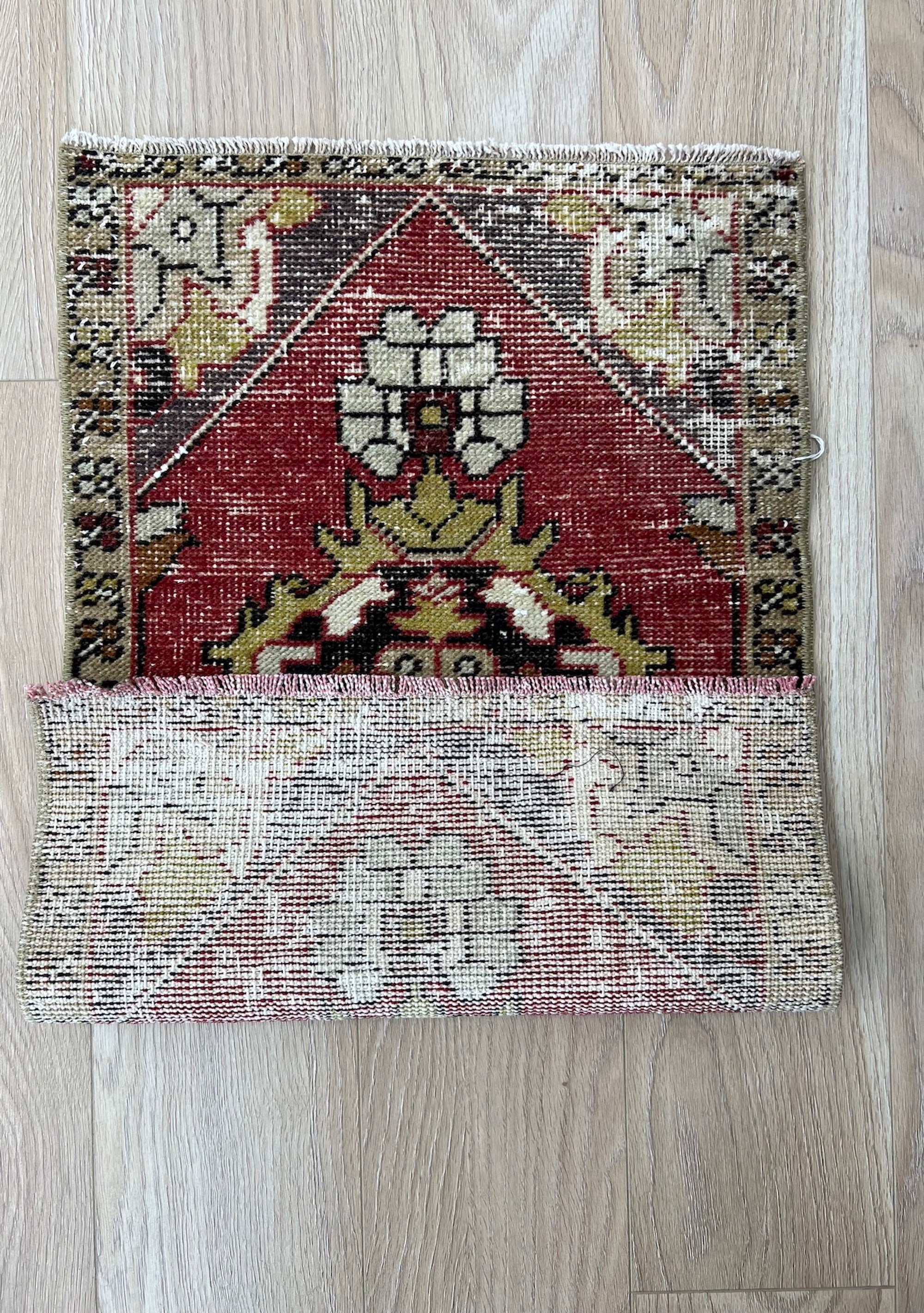 Heghnar - Vintage Mini Red Area Rug - kudenrugs