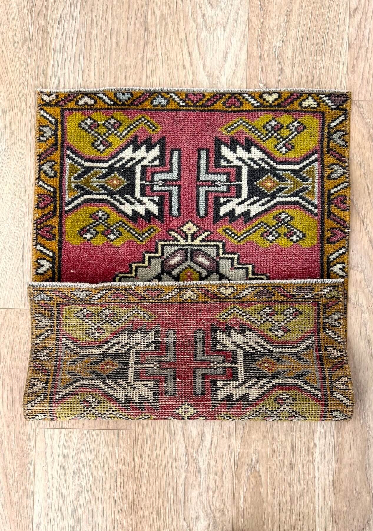 Abigail - Vintage Mini Pink Area Rug - kudenrugs