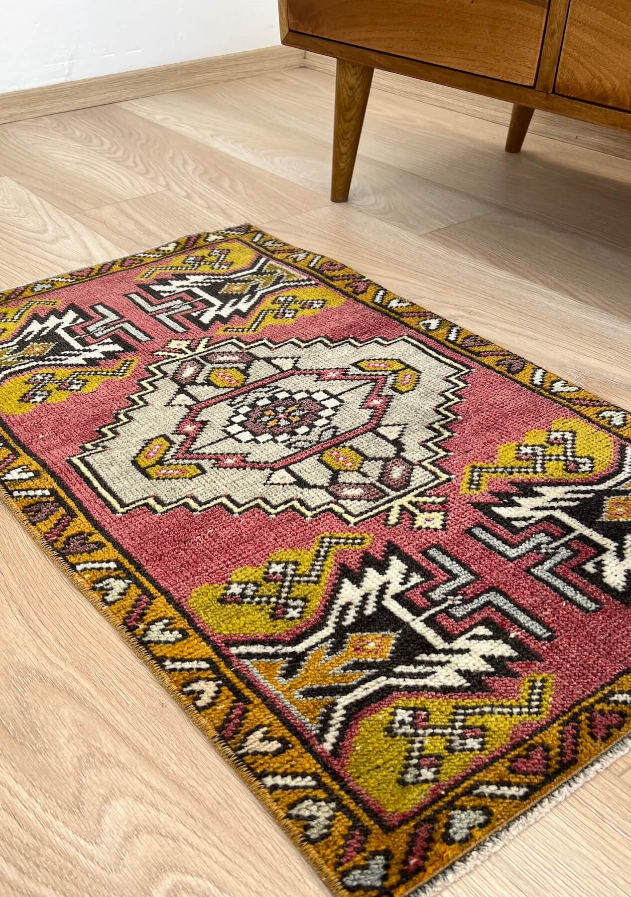 Abigail - Vintage Mini Pink Area Rug - kudenrugs