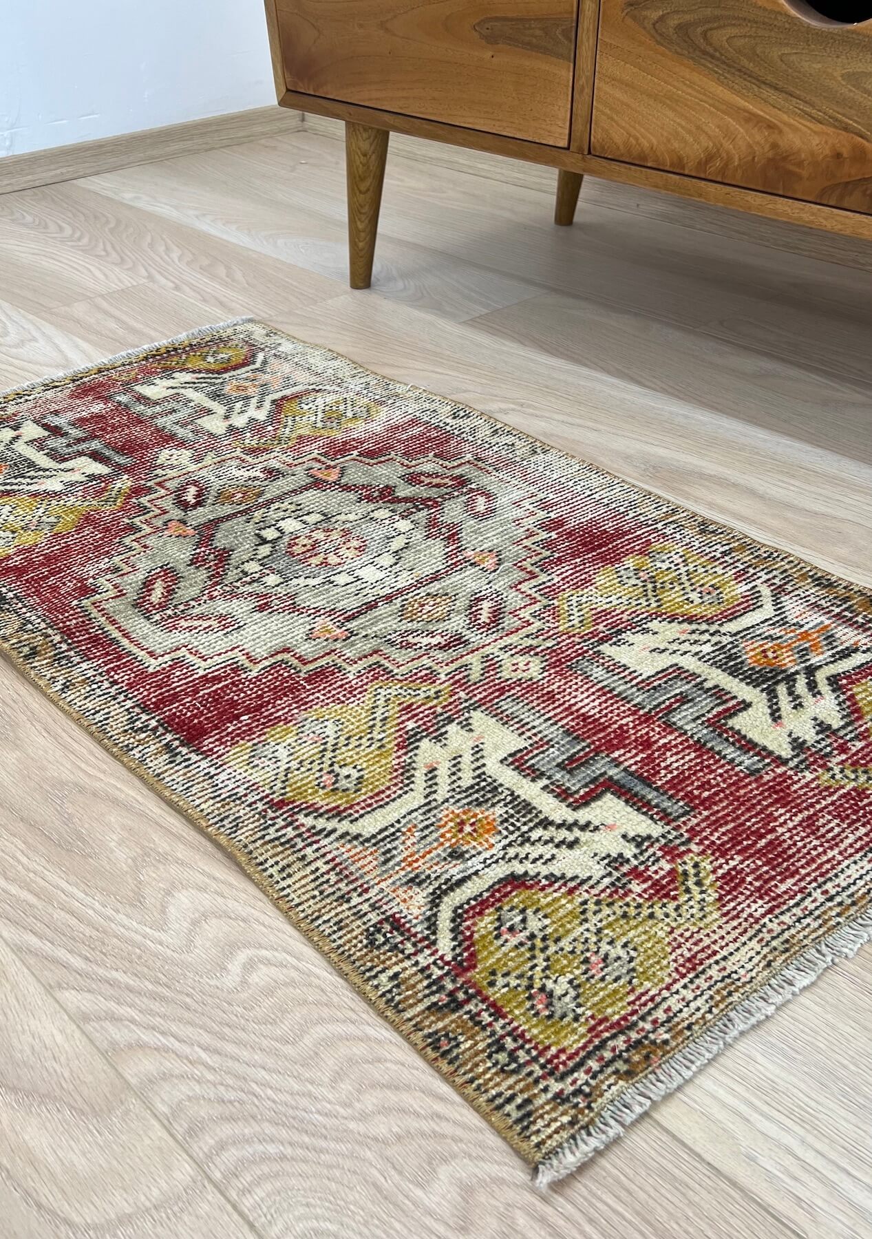 Addilyn - Vintage Mini Red Area Rug - kudenrugs