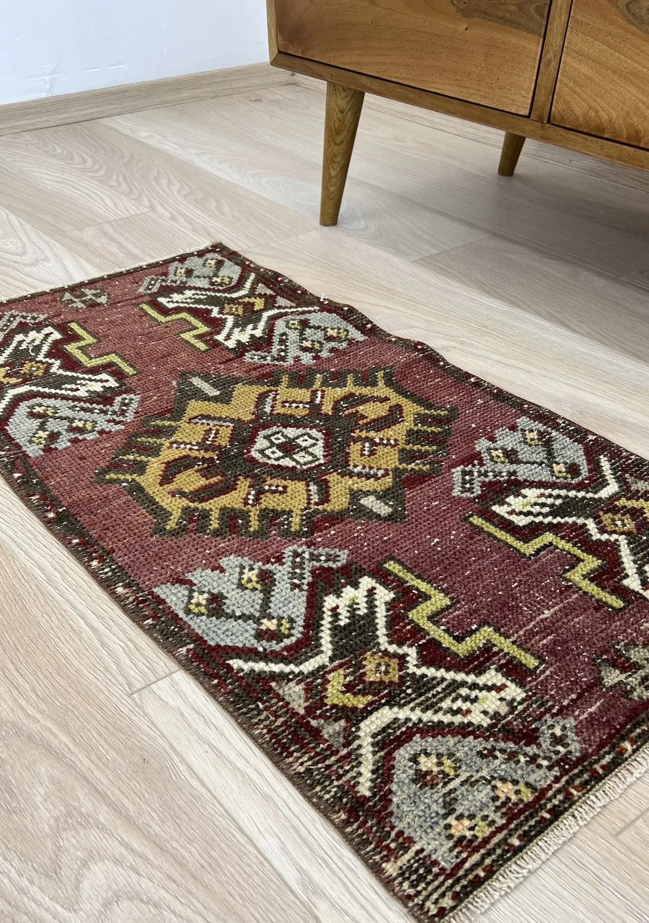 Ajaka - Vintage Mini Red Area Rug - kudenrugs