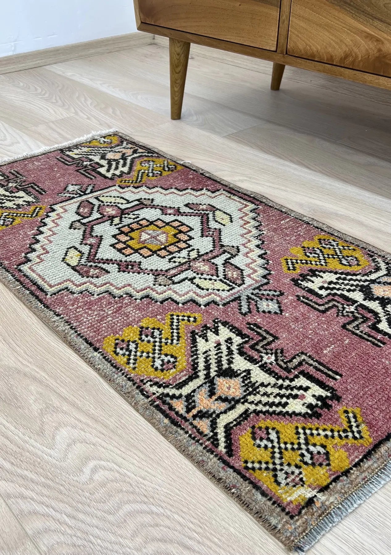 Akasha - Vintage Mini Pink Area Rug - kudenrugs