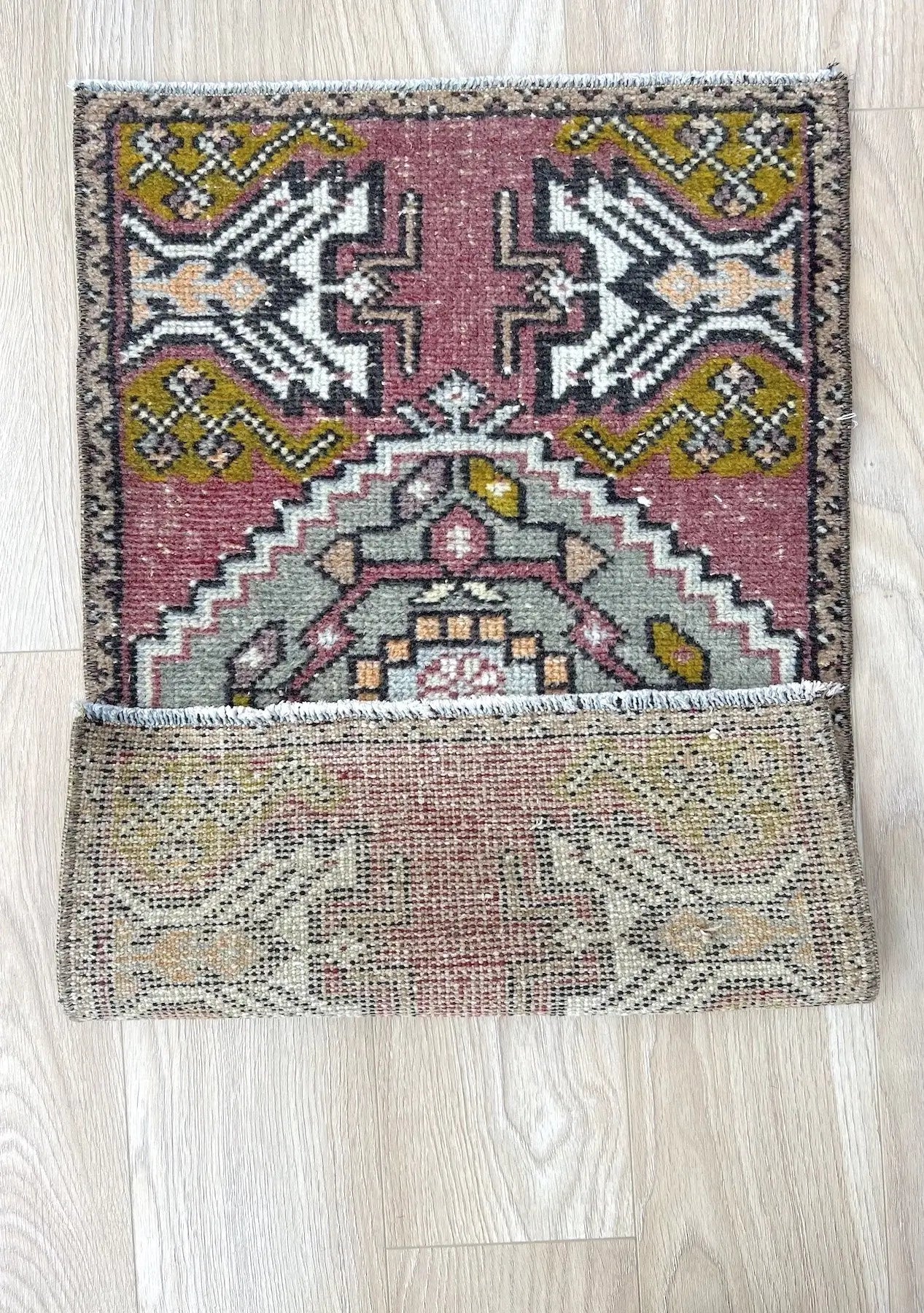 Akwokwo - Vintage Mini Pink Area Rug - kudenrugs